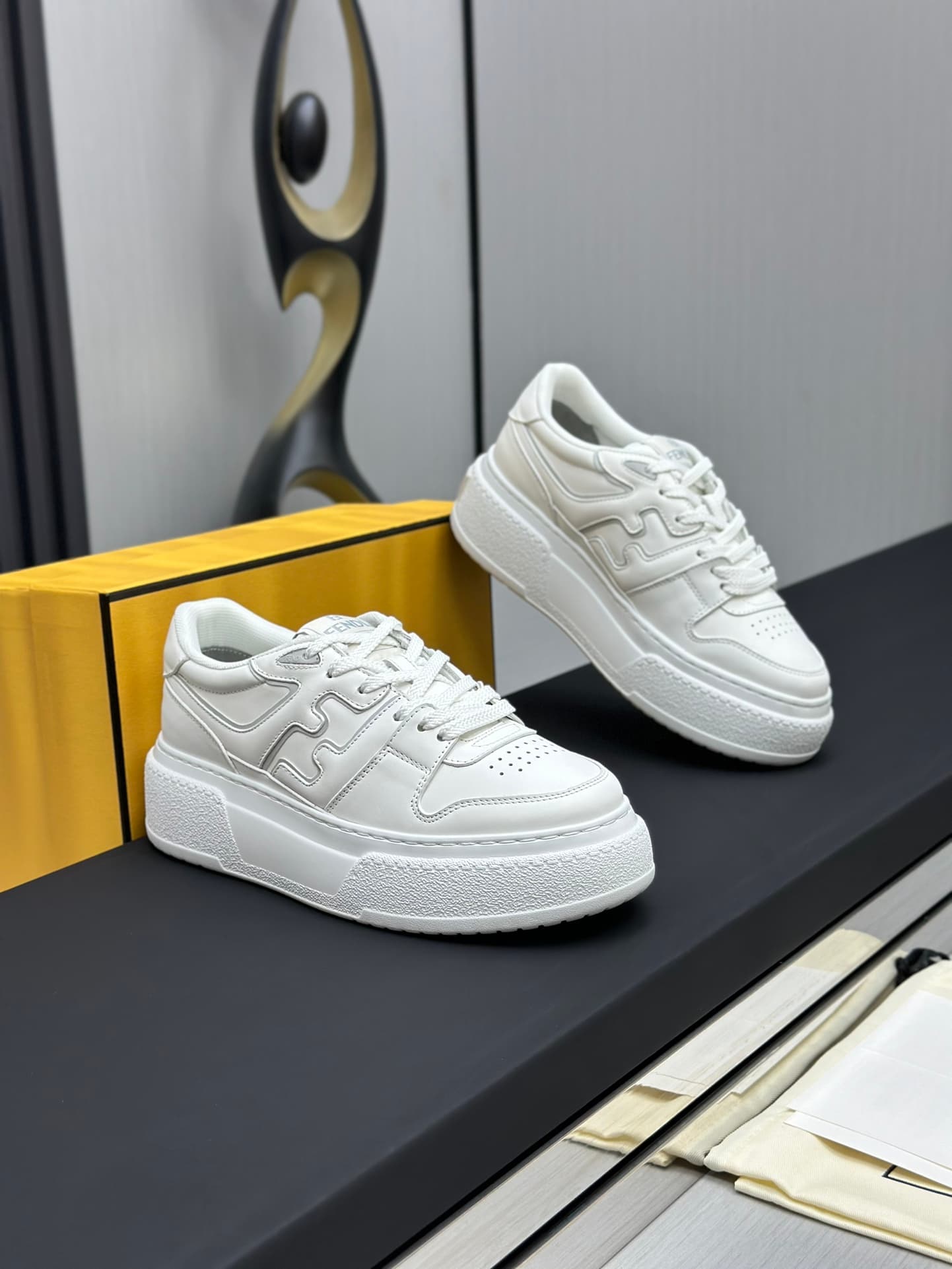 D8902 Running distance factory price 💰 Fendi 24ss thick heel match series, couple style, casual, sports shoes — image 3