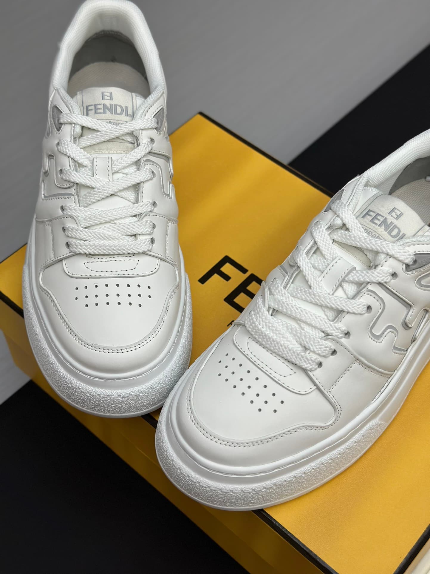 D8902 Running distance factory price 💰 Fendi 24ss thick heel match series, couple style, casual, sports shoes — image 5