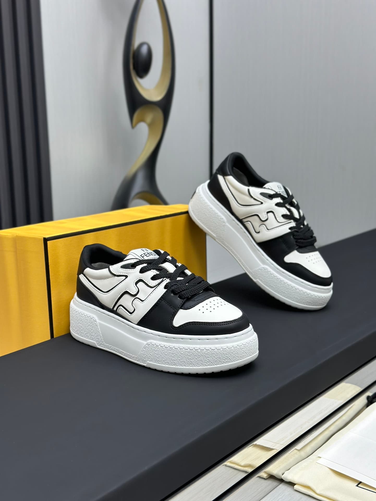 D8901 Running distance factory price 💰 Fendi 24ss thick heel match series, pair of shoes for casual and sports use — image 3