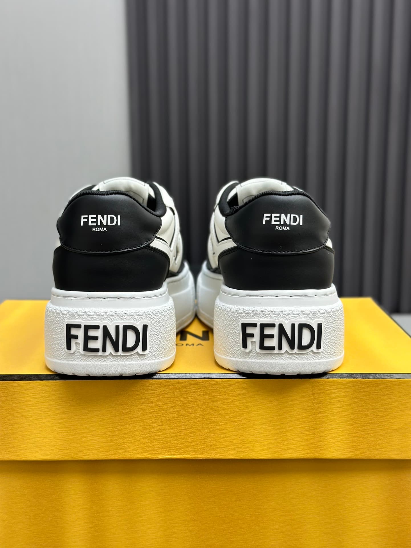D8901 Running distance factory price 💰 Fendi 24ss thick heel match series, pair of shoes for casual and sports use — image 8