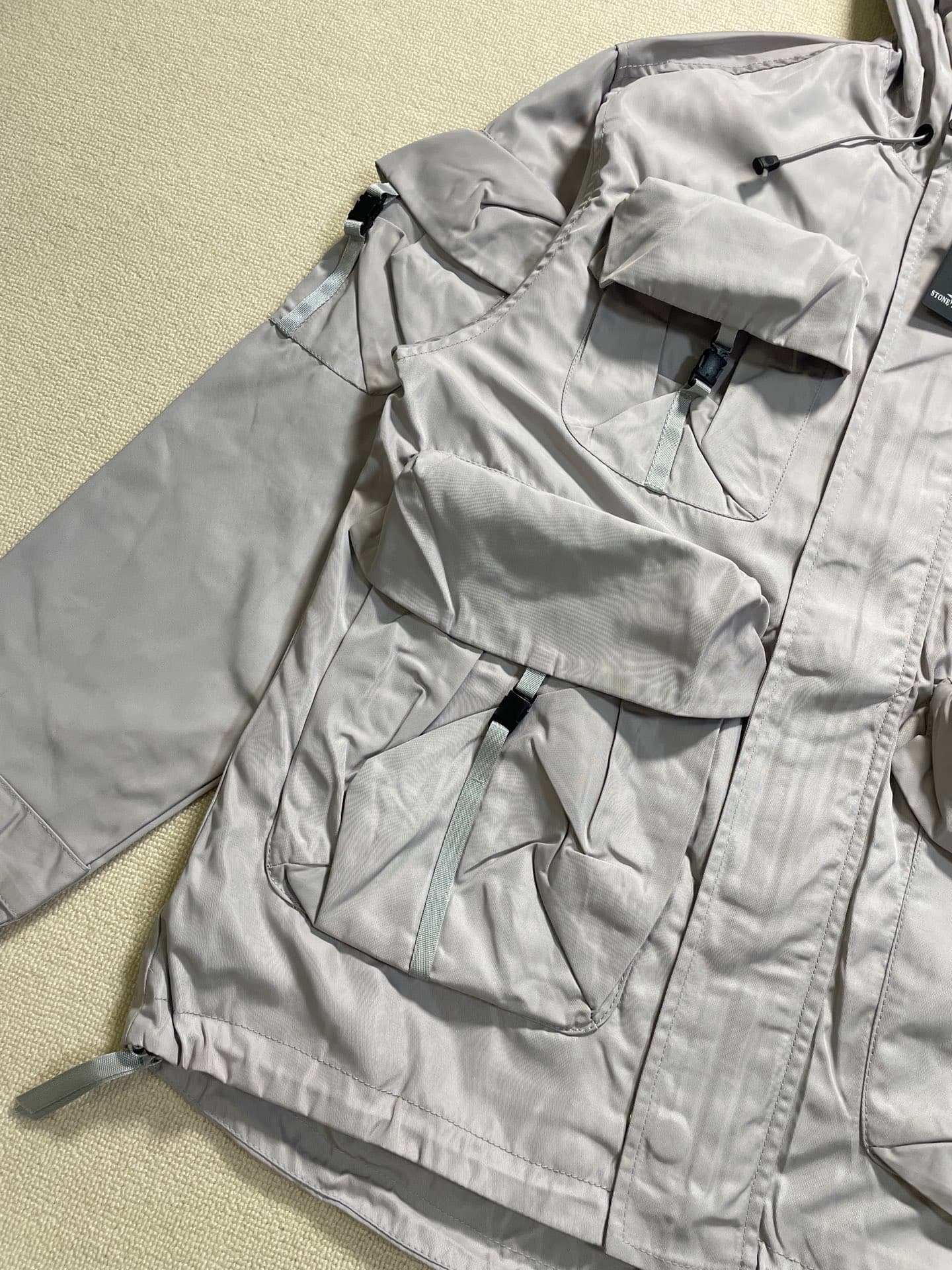 C12526 Light gray detail photos taken on the actual scene # — image 8