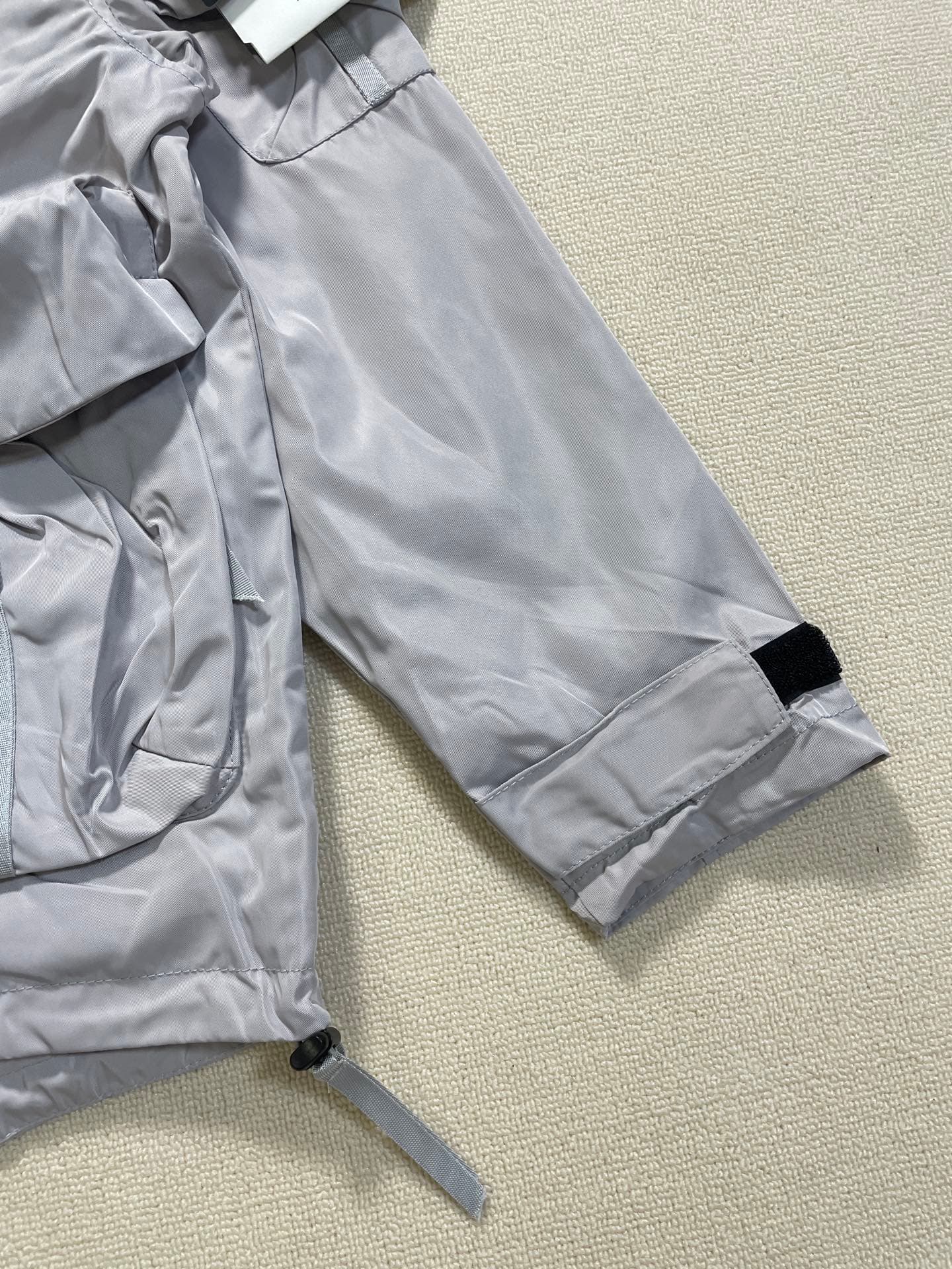 C12526 Light gray detail photos taken on the actual scene # — image 4