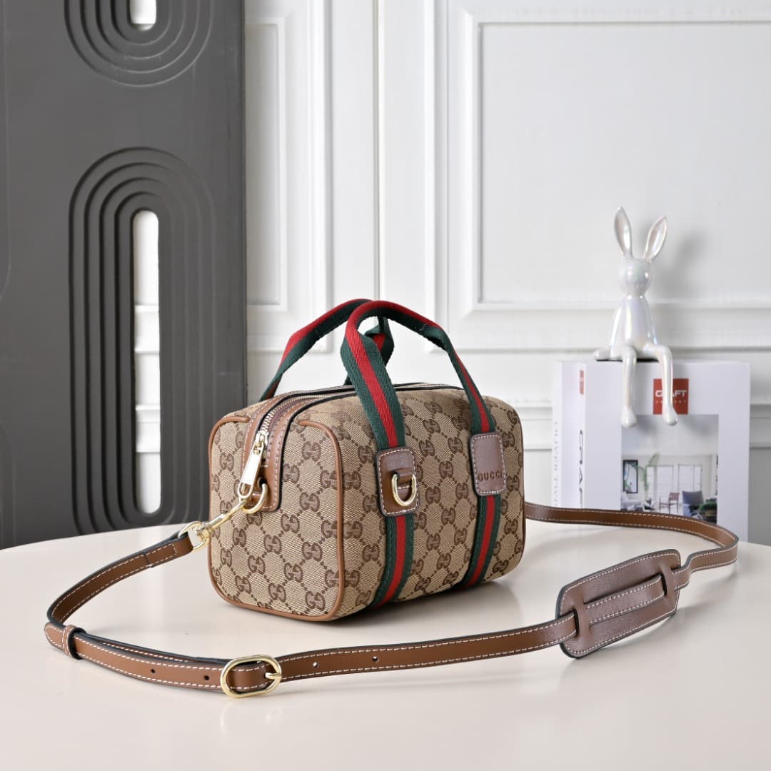 C3890 [Factory Direct Sale] Upgraded version. Inspired by Gucci’s iconic travel bag design, the brand has introduced the Mini GG handbag. This handbag is made from soft GG monogram canvas, with Web strap handles and a detachable shoulder strap. It reimagi — image 3