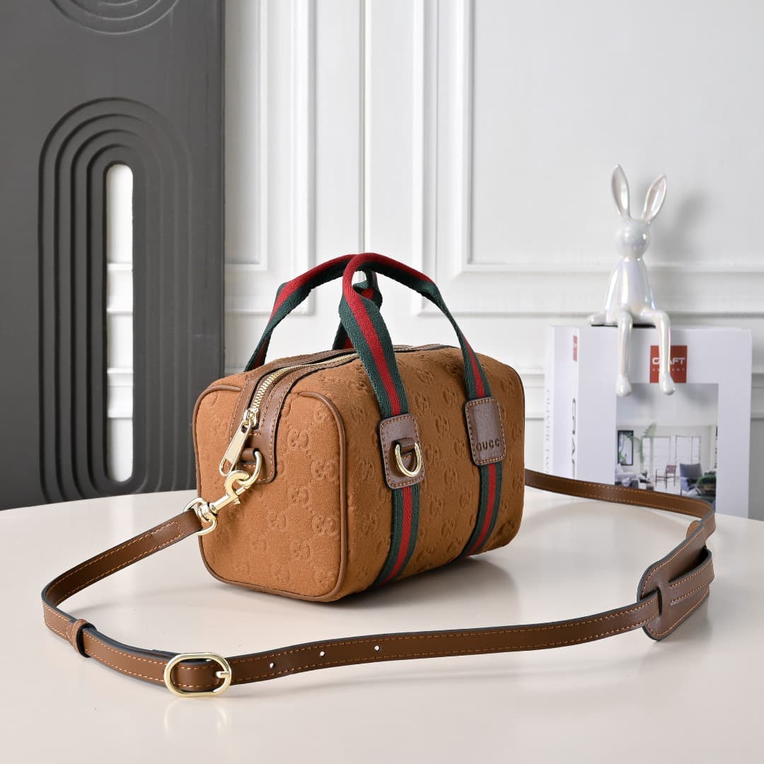 C3893 [Factory Direct Sale] Upgraded version. Inspired by Gucci’s iconic travel bag design, the brand has introduced the Mini GG handbag. This handbag is made from soft GG monogram cotton fabric; it features a Web strap handle and a detachable shoulder st — image 3