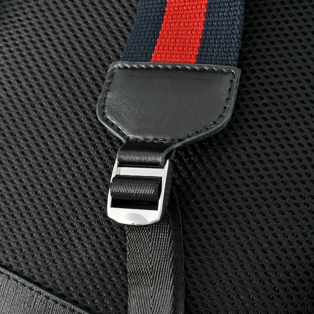 C3881 [Exclusive Background] Real-life photos, an upgraded version of the original design 🔥 The classic GG Supreme canvas is known for its soft texture and stretchability. It is one of those classic fabrics that remain vibrant over time despite being used — image 7