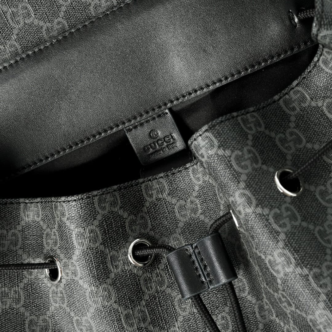 C3881 [Exclusive Background] Real-life photos, an upgraded version of the original design 🔥 The classic GG Supreme canvas is known for its soft texture and stretchability. It is one of those classic fabrics that remain vibrant over time despite being used — image 8