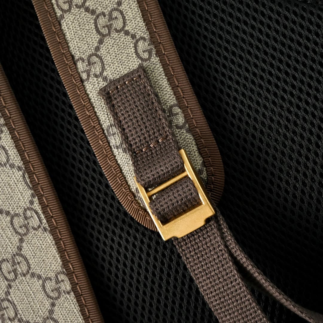 C3884 [Exclusive Background] Real-life photos, original version upgraded 🔥 High-quality artificial canvas combined with distinct high-tech mesh details; the design concept is inspired by mountain climbing. The two distinctive brand elements—patterns and s — image 6