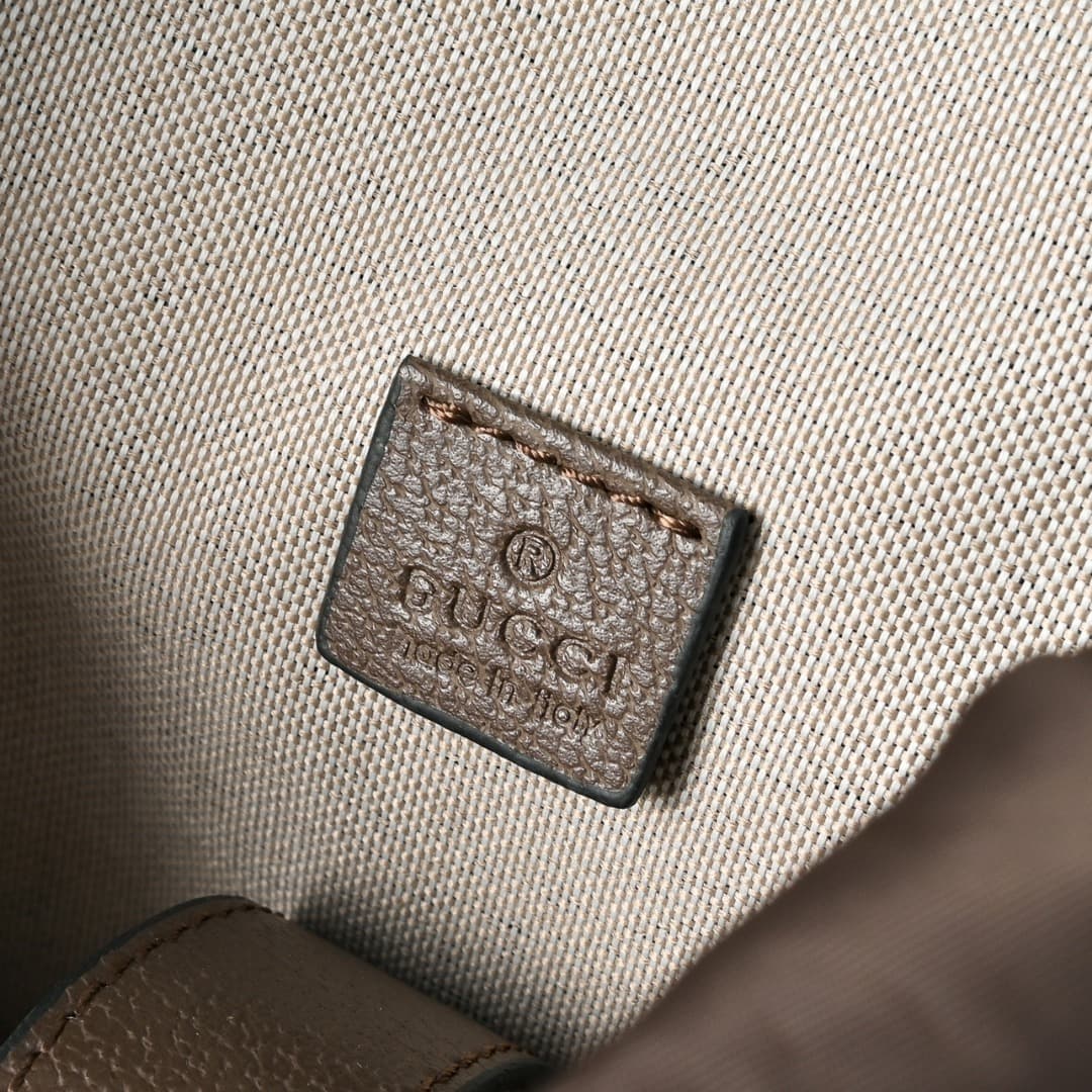 C3884 [Exclusive Background] Real-life photos, original version upgraded 🔥 High-quality artificial canvas combined with distinct high-tech mesh details; the design concept is inspired by mountain climbing. The two distinctive brand elements—patterns and s — image 8