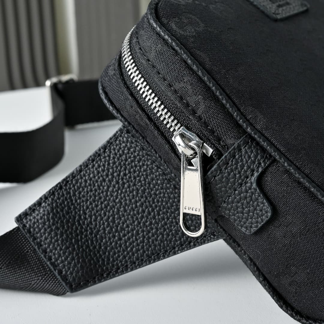 C3904 [Exclusive Background] Real-life photos of the product; an upgraded version of the Gucci backpack with canvas and leather materials, and double G prints with zippers — image 4
