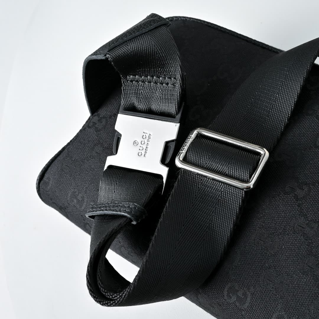 C3904 [Exclusive Background] Real-life photos of the product; an upgraded version of the Gucci backpack with canvas and leather materials, and double G prints with zippers — image 7