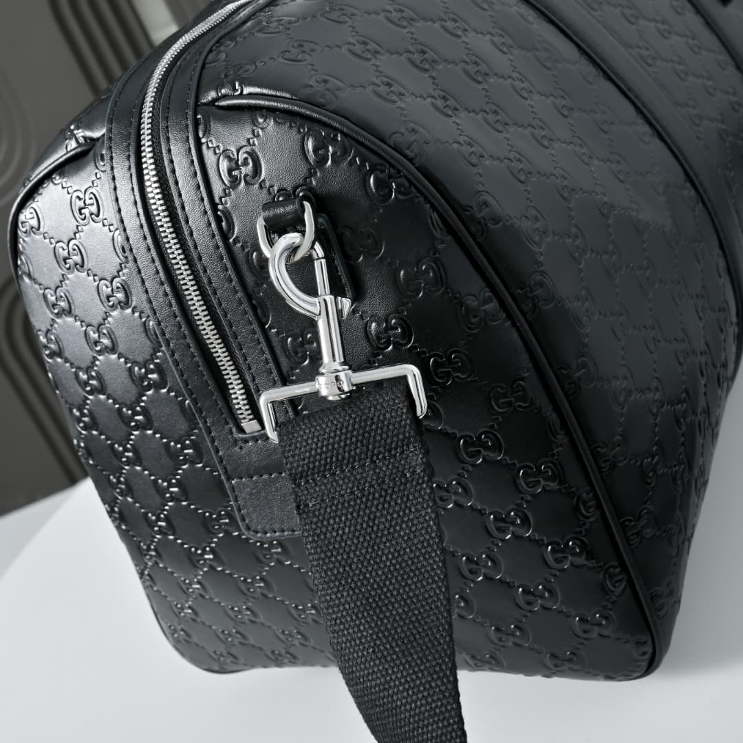 C3896 [Exclusive Background] Real-life photos, original upgraded version 🔥 The GG Emblem collection features GG print embossed patterns on glossy leather, bringing to life the brand’s enduring elegance and exquisite craftsmanship. This travel bag features — image 6