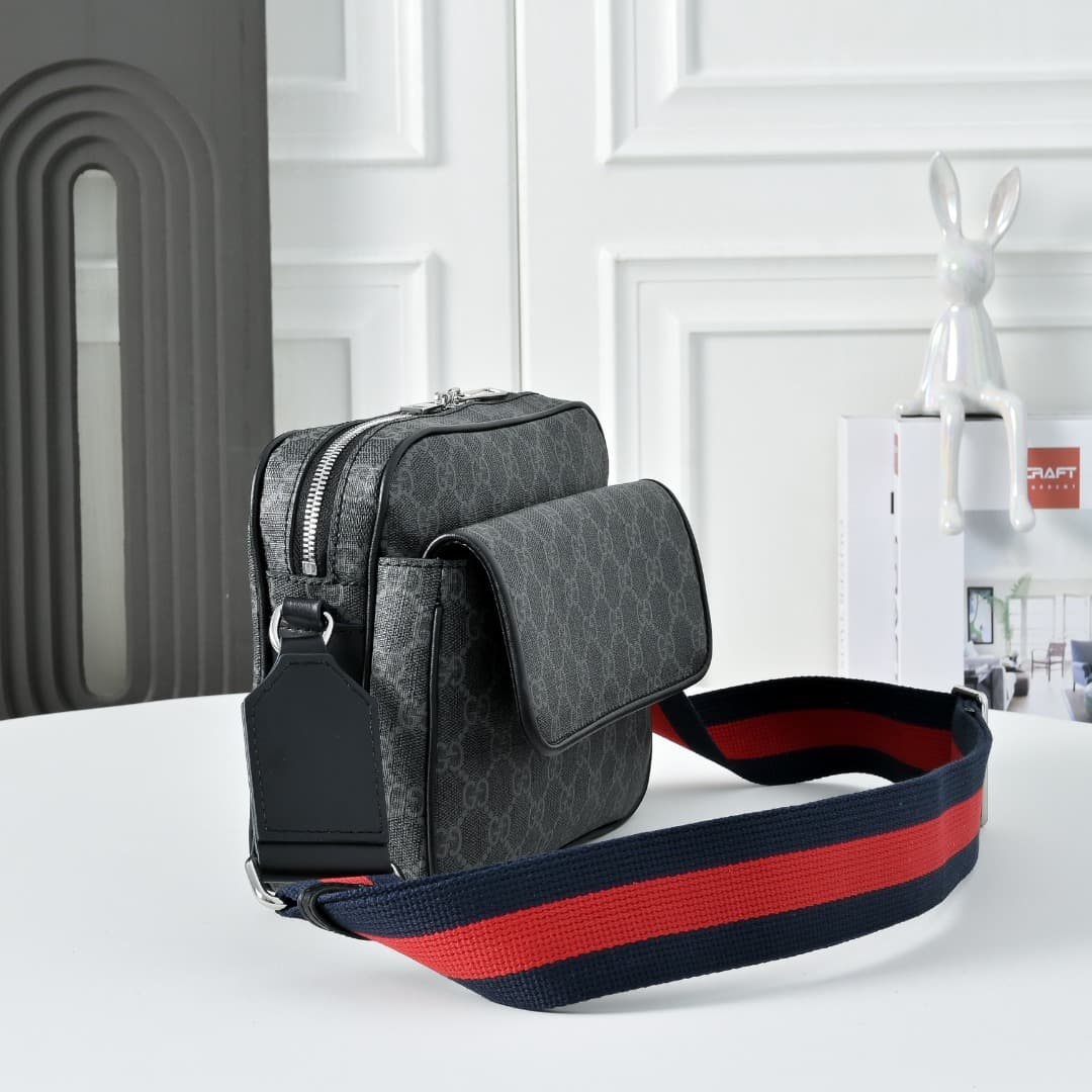 C3901 [Exclusive Background] Real-life photos, original version upgraded 🔥 Small-sized GG crossbody bag from the early autumn collection. This crossbody bag is a perfect choice for everyday styles. The accessories feature a classic letter pattern, interpr — image 3