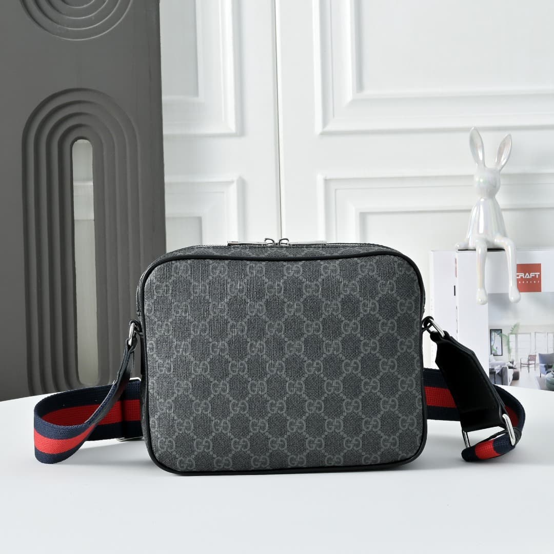 C3901 [Exclusive Background] Real-life photos, original version upgraded 🔥 Small-sized GG crossbody bag from the early autumn collection. This crossbody bag is a perfect choice for everyday styles. The accessories feature a classic letter pattern, interpr — image 2