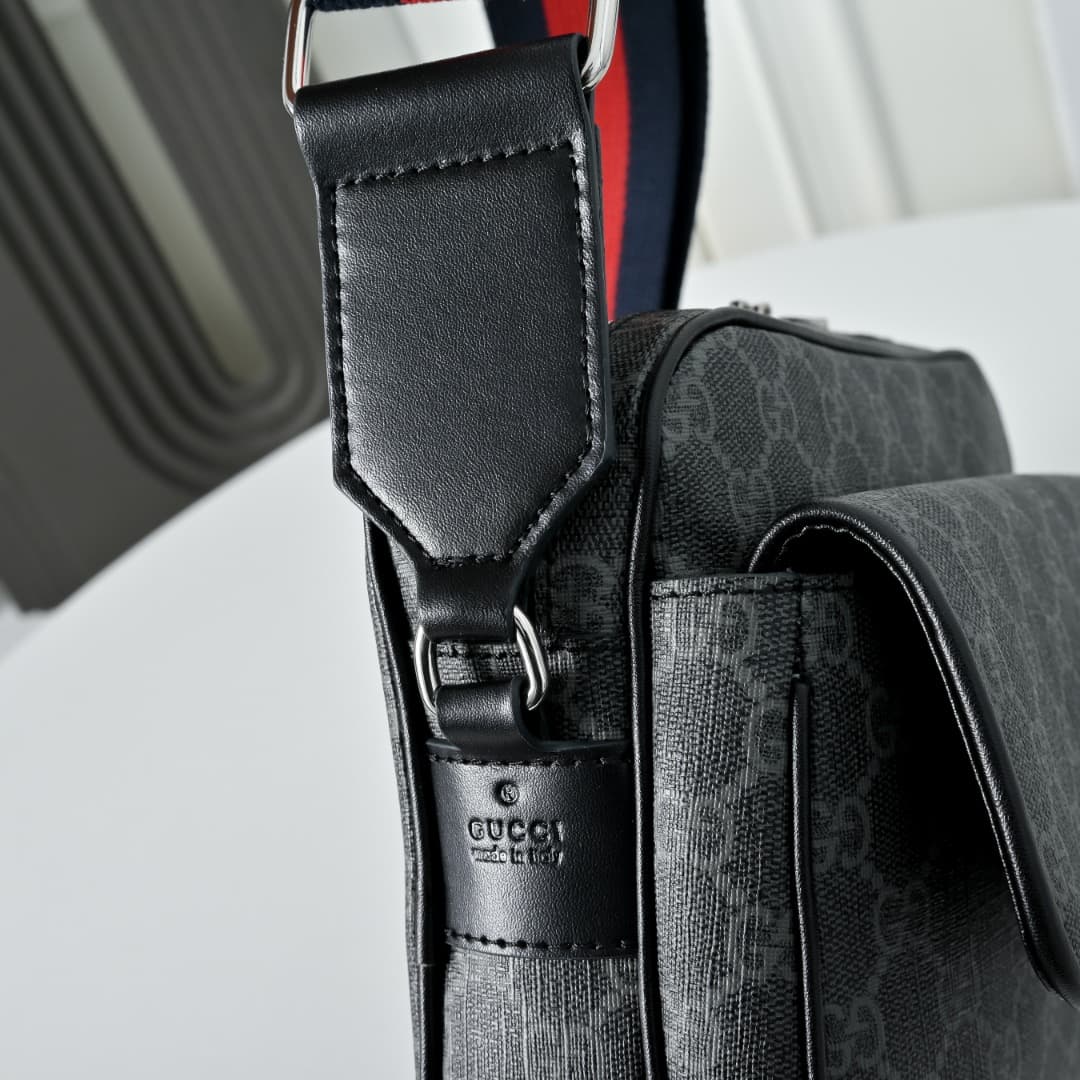 C3901 [Exclusive Background] Real-life photos, original version upgraded 🔥 Small-sized GG crossbody bag from the early autumn collection. This crossbody bag is a perfect choice for everyday styles. The accessories feature a classic letter pattern, interpr — image 5