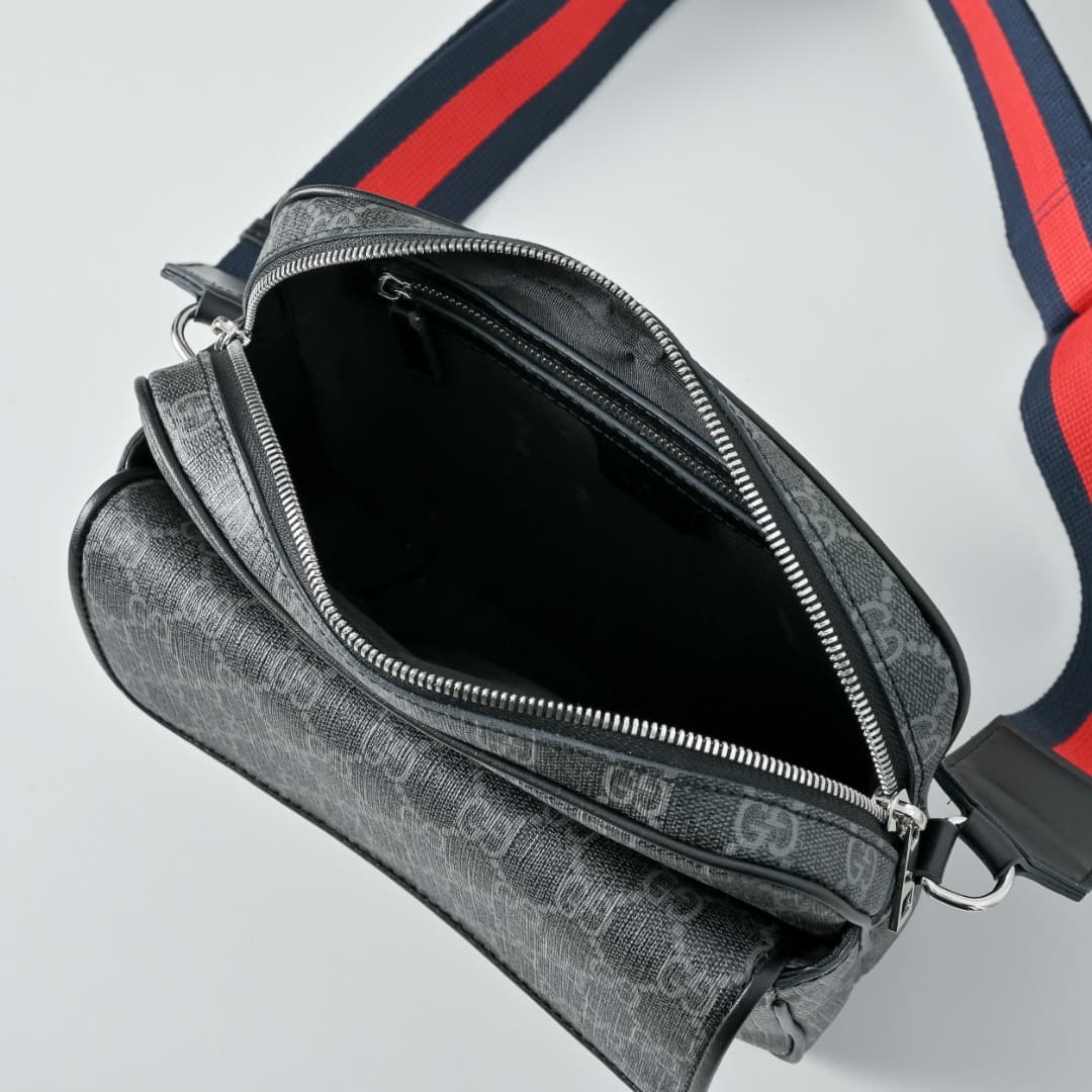 C3901 [Exclusive Background] Real-life photos, original version upgraded 🔥 Small-sized GG crossbody bag from the early autumn collection. This crossbody bag is a perfect choice for everyday styles. The accessories feature a classic letter pattern, interpr — image 8