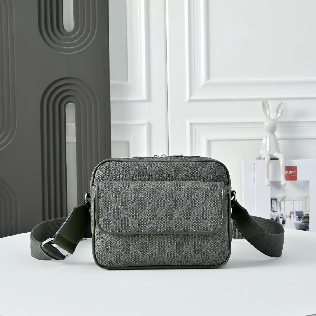 C3900 [Exclusive Background] Real-life photos, original version upgraded 🔥 Small-sized GG crossbody bag – selected from the Early Autumn collection. It’s an ideal choice for everyday styling. The accessories feature a classic letter pattern, interpreting  — image 1