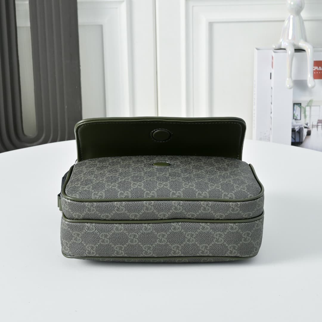 C3900 [Exclusive Background] Real-life photos, original version upgraded 🔥 Small-sized GG crossbody bag – selected from the Early Autumn collection. It’s an ideal choice for everyday styling. The accessories feature a classic letter pattern, interpreting  — image 4