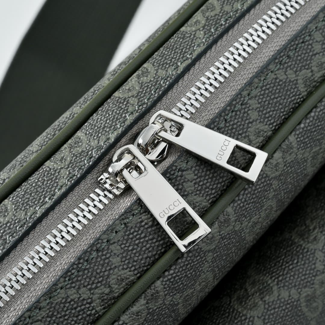 C3900 [Exclusive Background] Real-life photos, original version upgraded 🔥 Small-sized GG crossbody bag – selected from the Early Autumn collection. It’s an ideal choice for everyday styling. The accessories feature a classic letter pattern, interpreting  — image 6