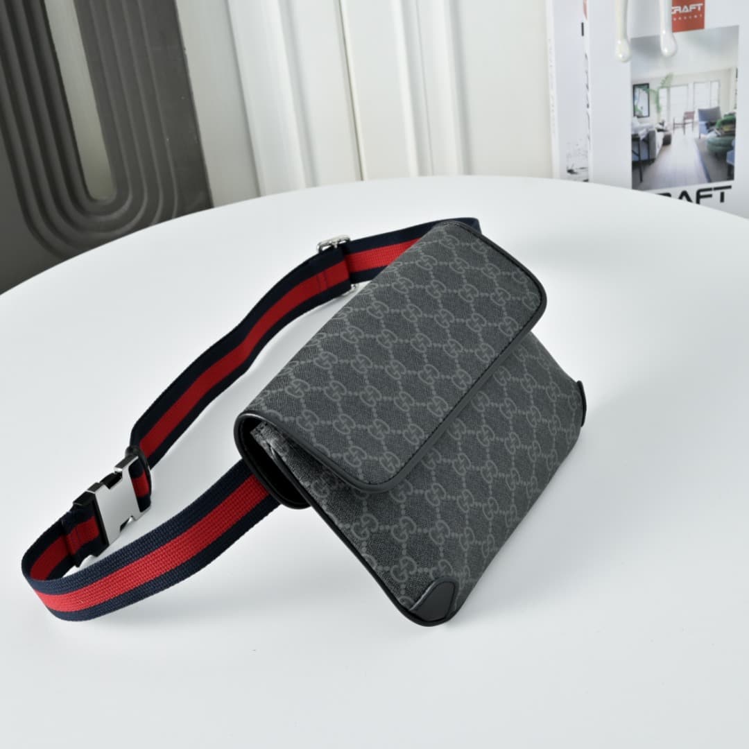 C3903 [Exclusive Background] Real-life photos, original version upgraded 🔥 GG backpack with zipper pocket. The classic GG Supreme canvas is known for its soft texture and stretchy properties; it’s one of the classic fabrics that have remained unchanged ov — image 3