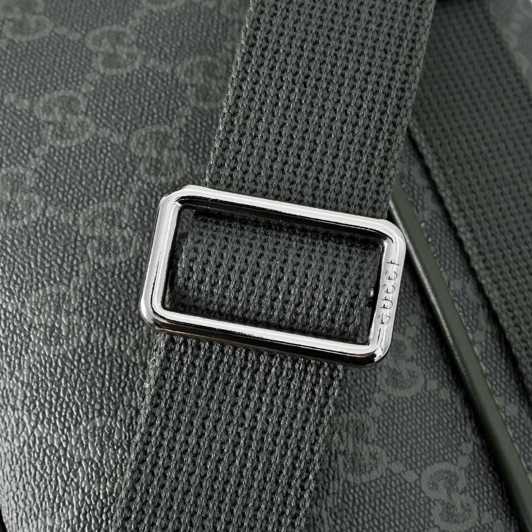 C3902 [Exclusive Background] Real-life photos, original version upgraded 🔥 GG backpack with zipper pocket. The classic GG Supreme canvas is known for its soft texture and stretchy properties; it’s one of the classic fabrics that have remained unchanged ov — image 7