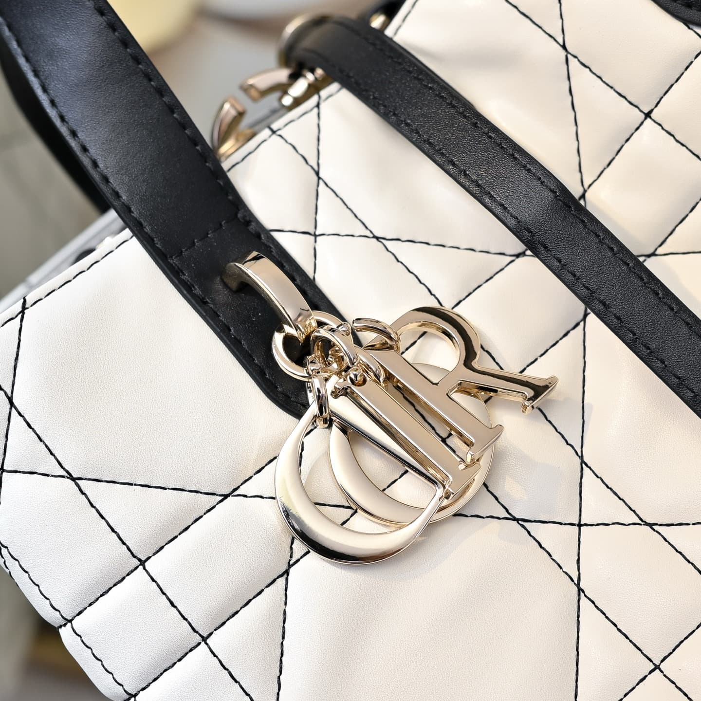 C1800 In stock!! — image 4
