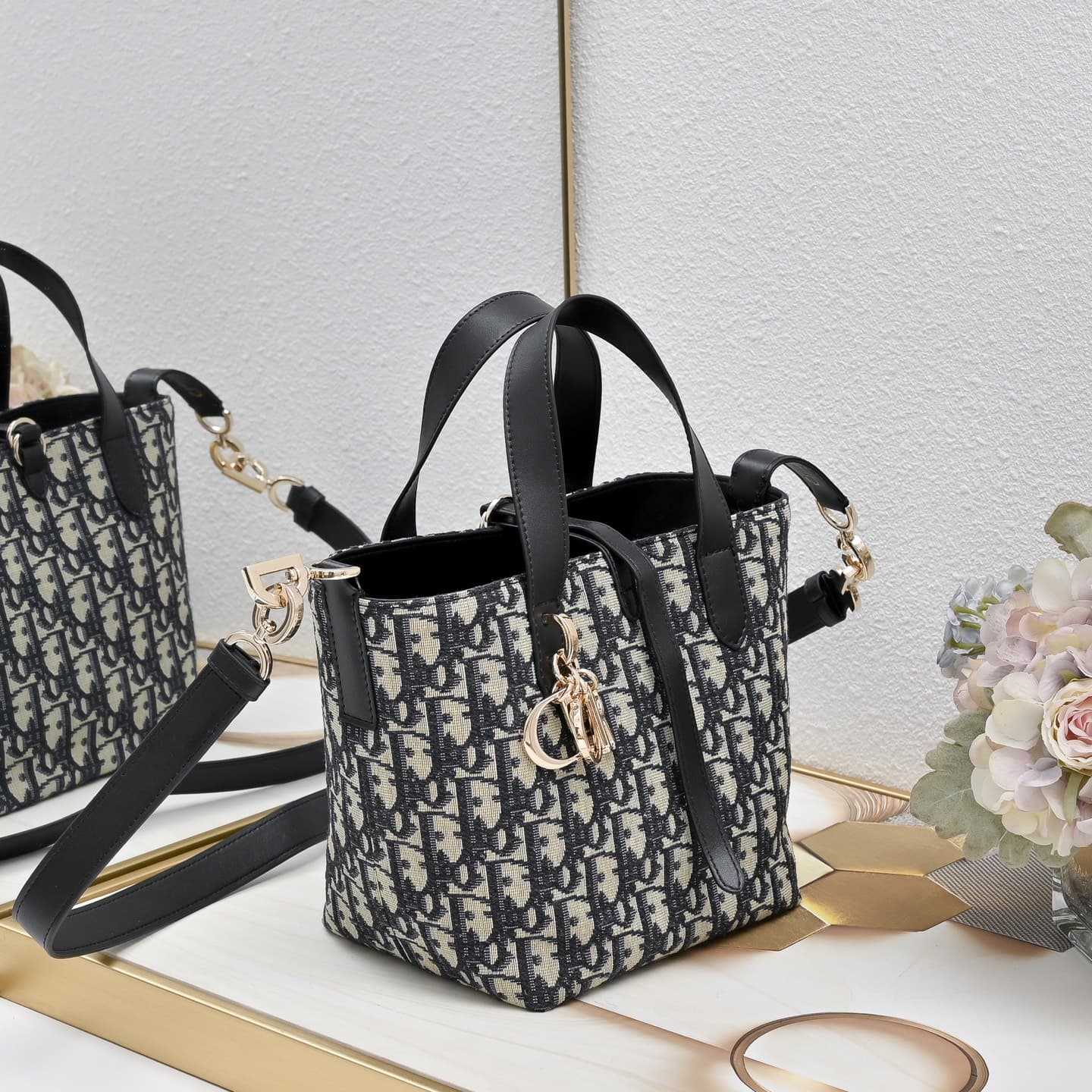 C1809 New colors available for sale. Toujours vertical handbag with mixed colors — image 2