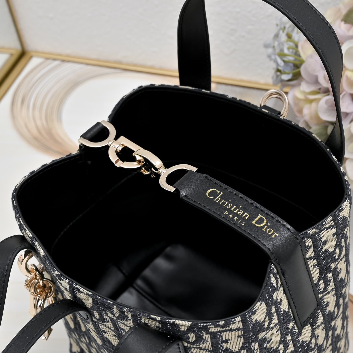 C1809 New colors available for sale. Toujours vertical handbag with mixed colors — image 6