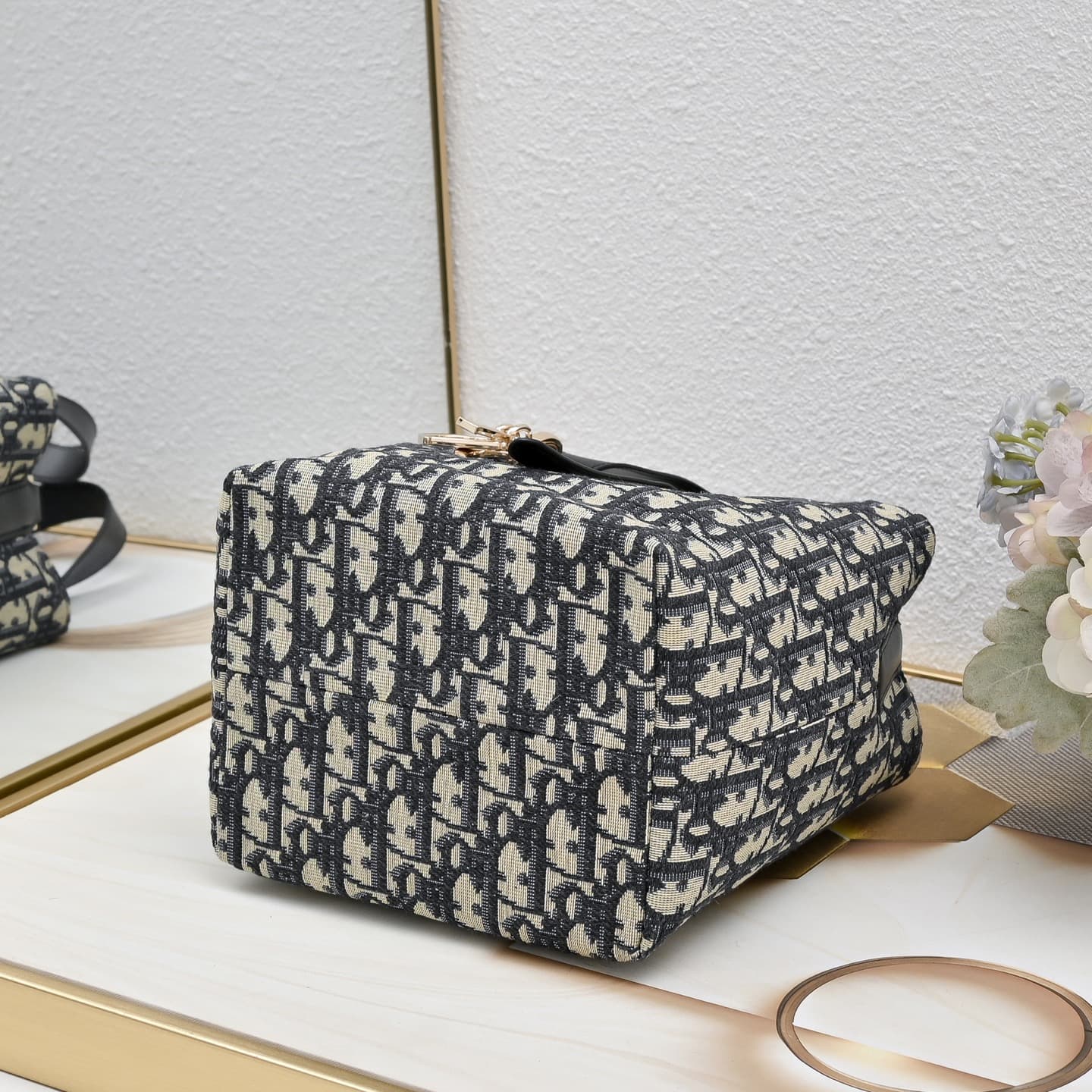 C1809 New colors available for sale. Toujours vertical handbag with mixed colors — image 5
