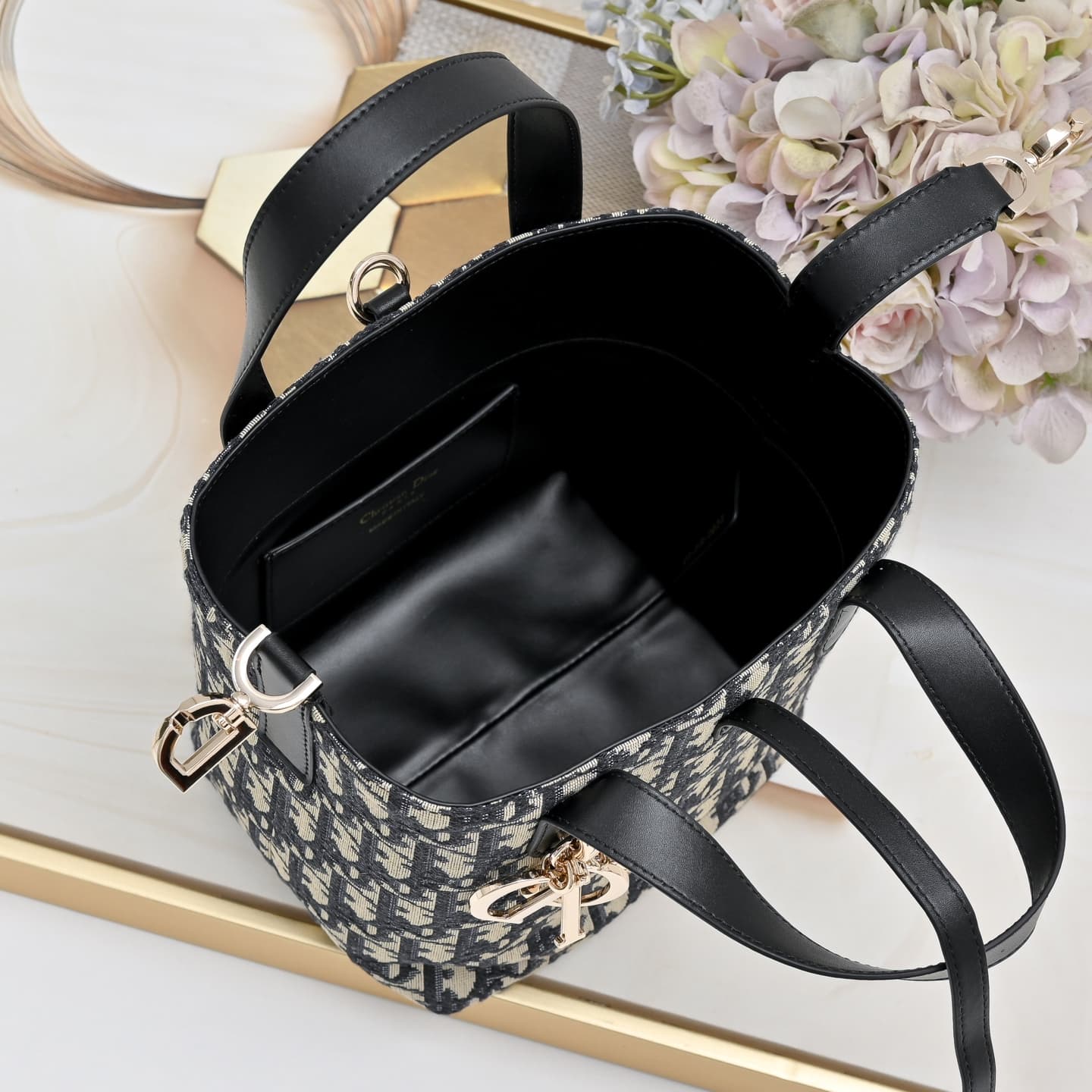 C1809 New colors available for sale. Toujours vertical handbag with mixed colors — image 7