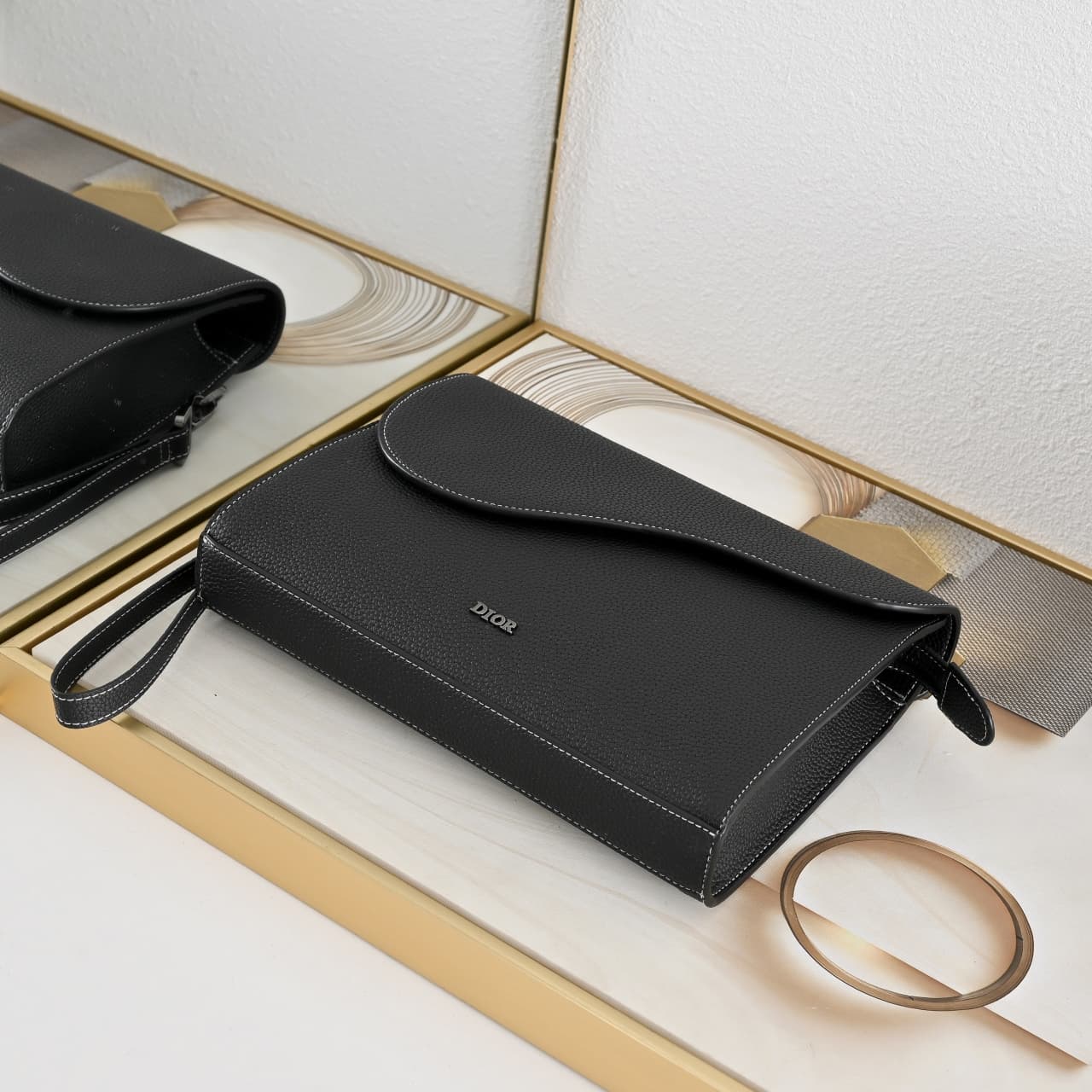 C1820 Full-skin design: This A5 triangular handbag is a new flagship product. It is crafted from beige and black Oblique print fabric, along with black suede leather with a flap design. The spacious zipper compartment can hold a smartphone, and there are  — image 4