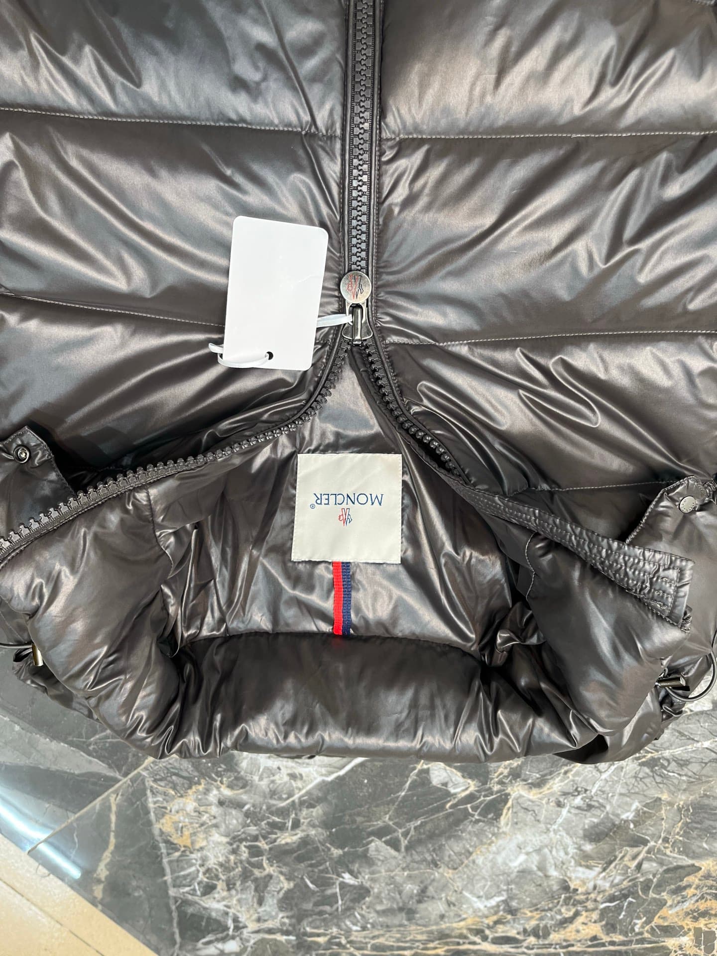 C11113 Goffled Downwear specialty store: Upgraded Moner Maya Maya men’s shiny cap down jacket. Relaxed fit that works well with anyone; same design for both men and women — image 7