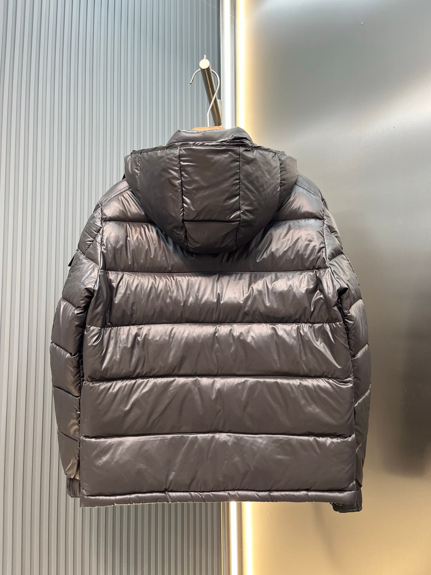 C11113 Goffled Downwear specialty store: Upgraded Moner Maya Maya men’s shiny cap down jacket. Relaxed fit that works well with anyone; same design for both men and women — image 3