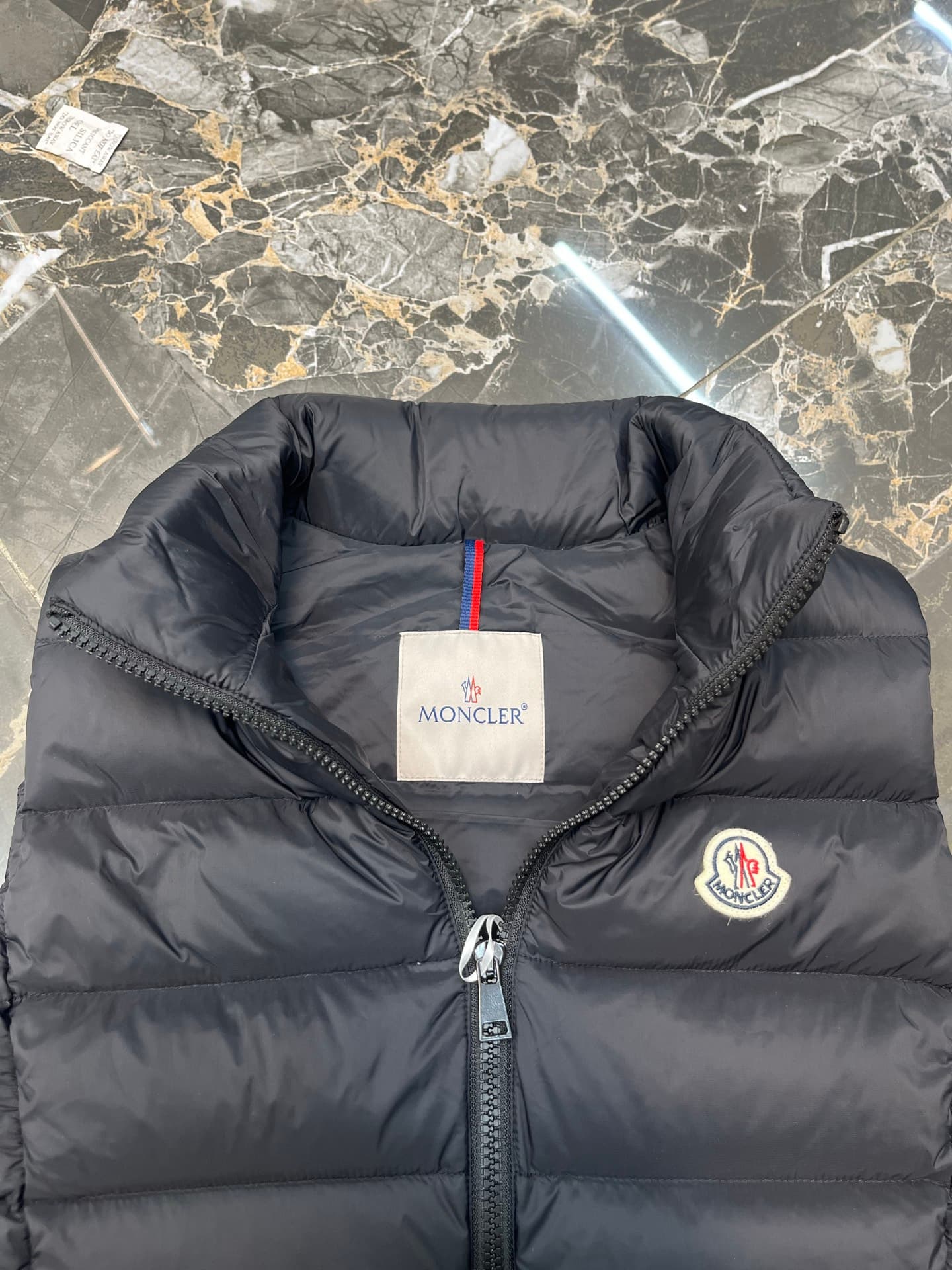 C11112 High-quality Moner Gha (matte, foggy finish). The classic women’s thin pendant features an internal NFC electronic authentication feature for anti-counterfeiting. It supports multiple anti-counterfeiting measures. — image 5