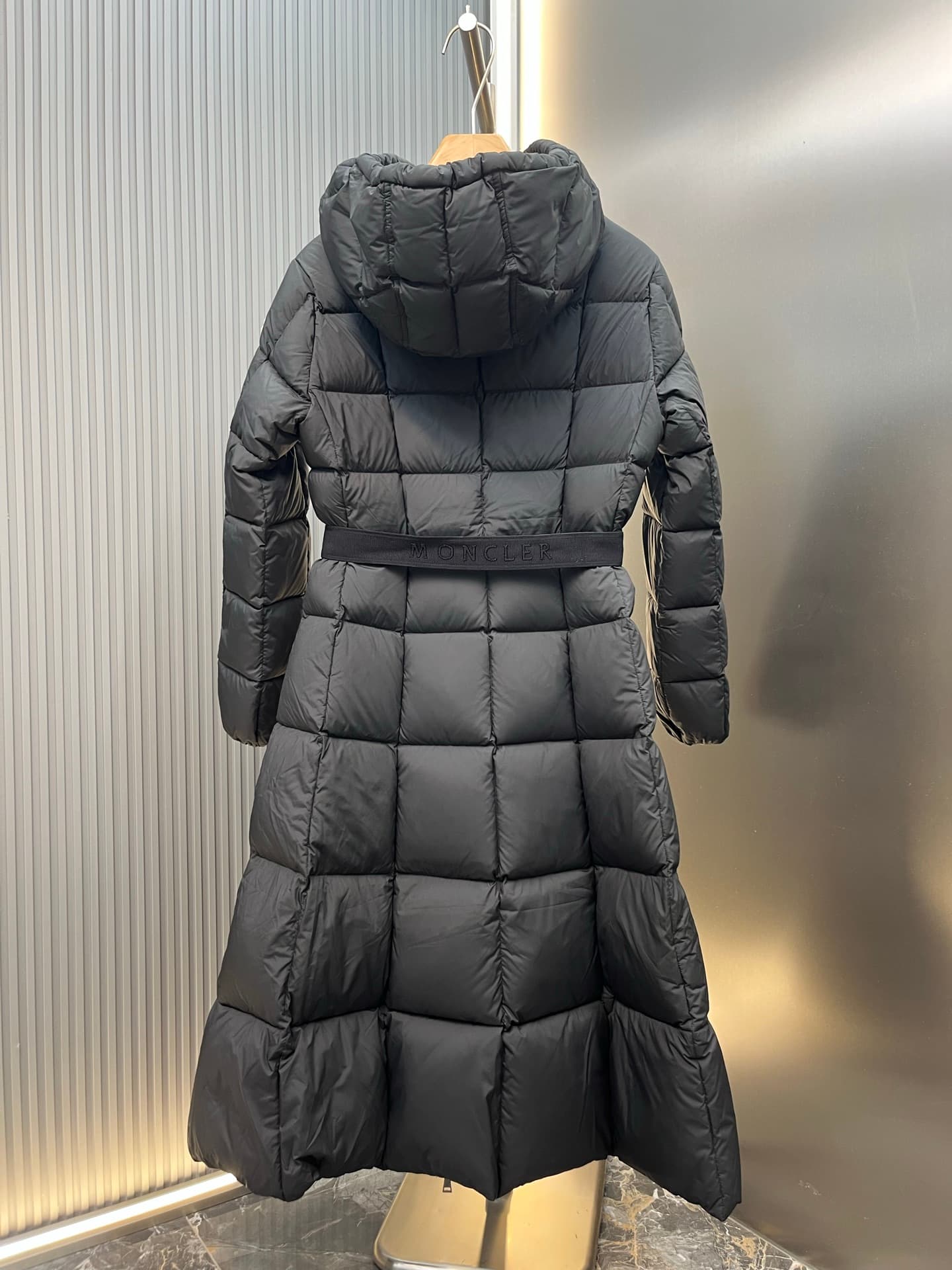 C11100 MONER/MC Disney Princesses on the Run collection – Long-waist, winter-specific new item for women. A must-have trendy item! The long-waist down jacket features a classic design in a fresh proportion, showcasing an impeccable fashion style. Product  — image 3