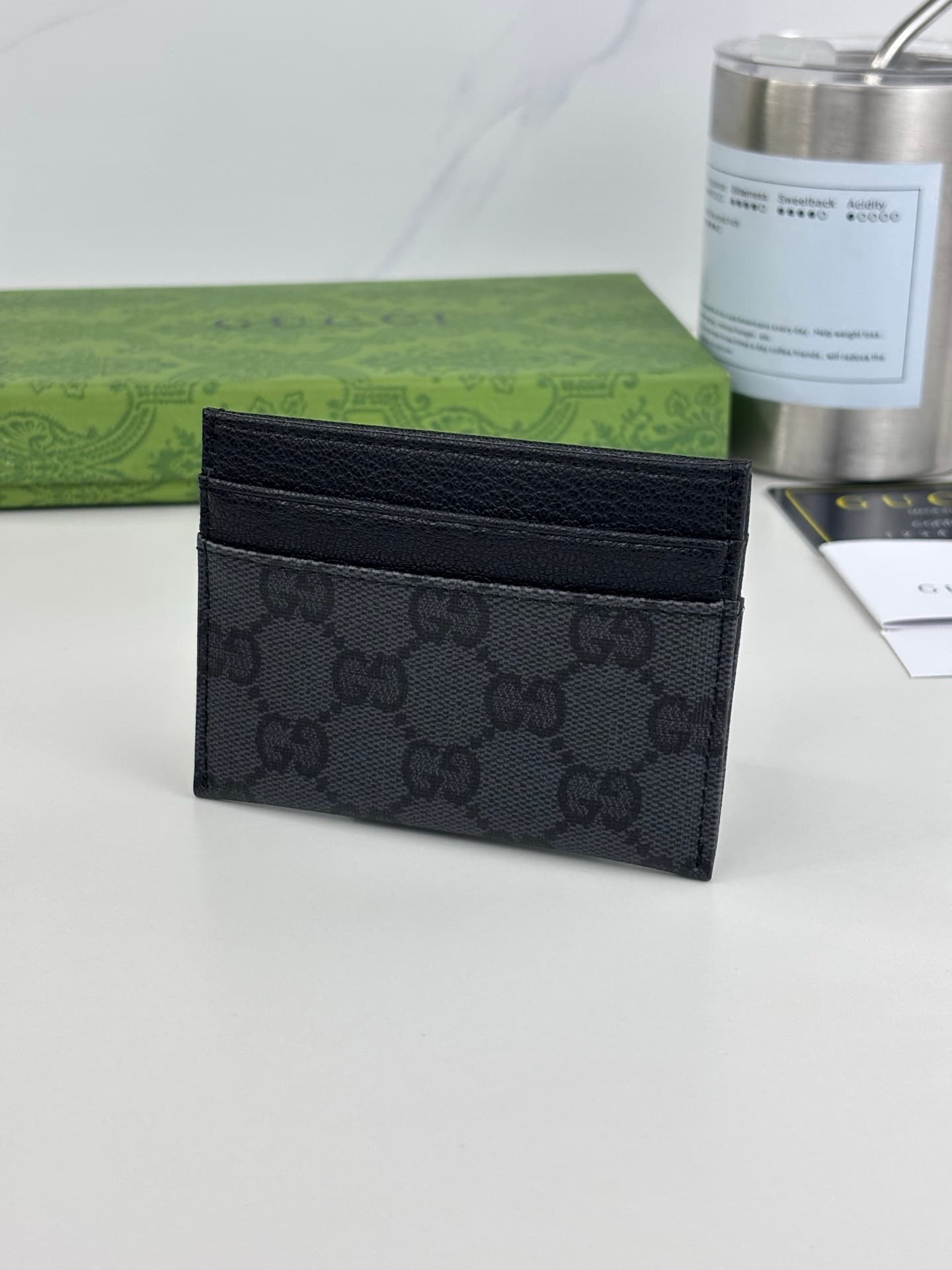 C3966 Generation Gucci delves deep into the brand’s collectible elements, blending designs from different generations into a cohesive aesthetic narrative. The Gucci Essence Classic collection is designed for a dynamic lifestyle. Each item features a light — image 5
