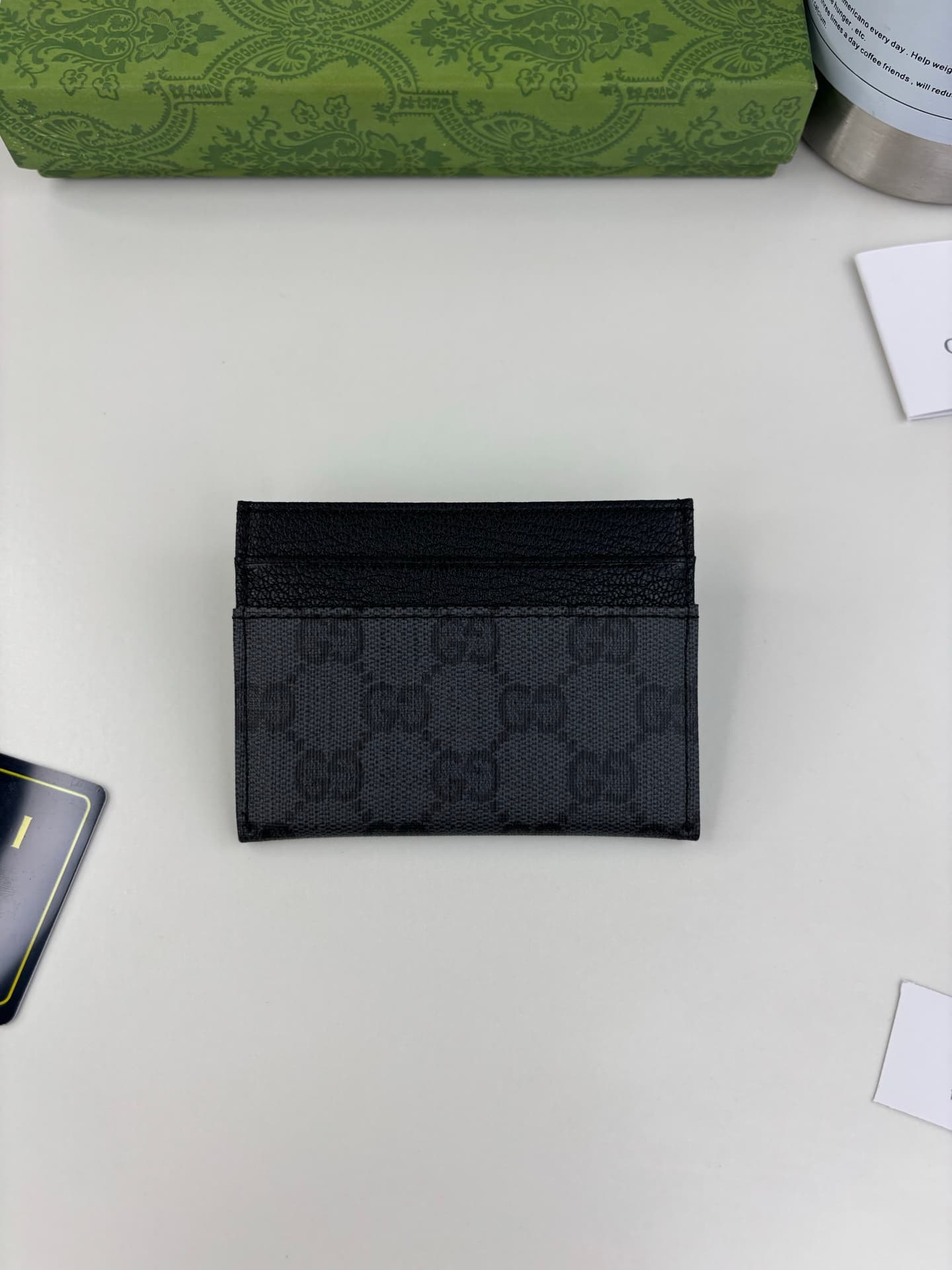 C3966 Generation Gucci delves deep into the brand’s collectible elements, blending designs from different generations into a cohesive aesthetic narrative. The Gucci Essence Classic collection is designed for a dynamic lifestyle. Each item features a light — image 6
