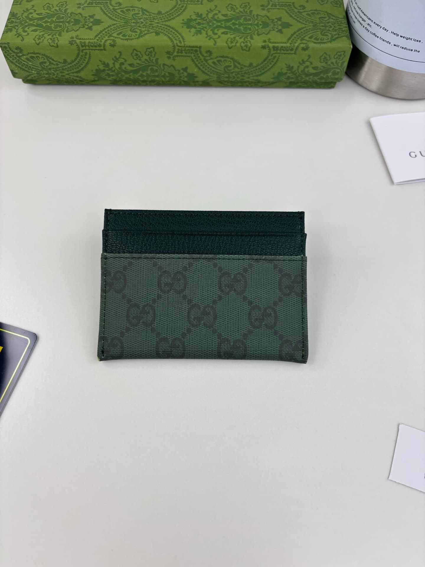 C3965 Generation Gucci delves into the brand’s collectible elements, blending designs from different generations into a cohesive aesthetic narrative. The Gucci Essence Classic collection is designed for a dynamic lifestyle. Each item features a lightweigh — image 6