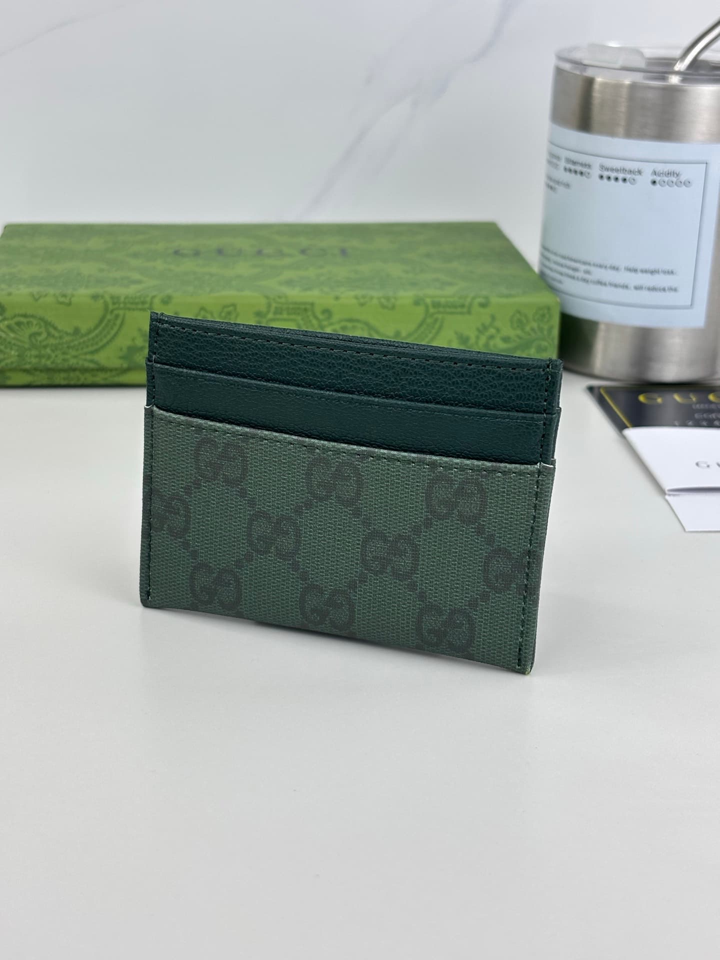 C3965 Generation Gucci delves into the brand’s collectible elements, blending designs from different generations into a cohesive aesthetic narrative. The Gucci Essence Classic collection is designed for a dynamic lifestyle. Each item features a lightweigh — image 5