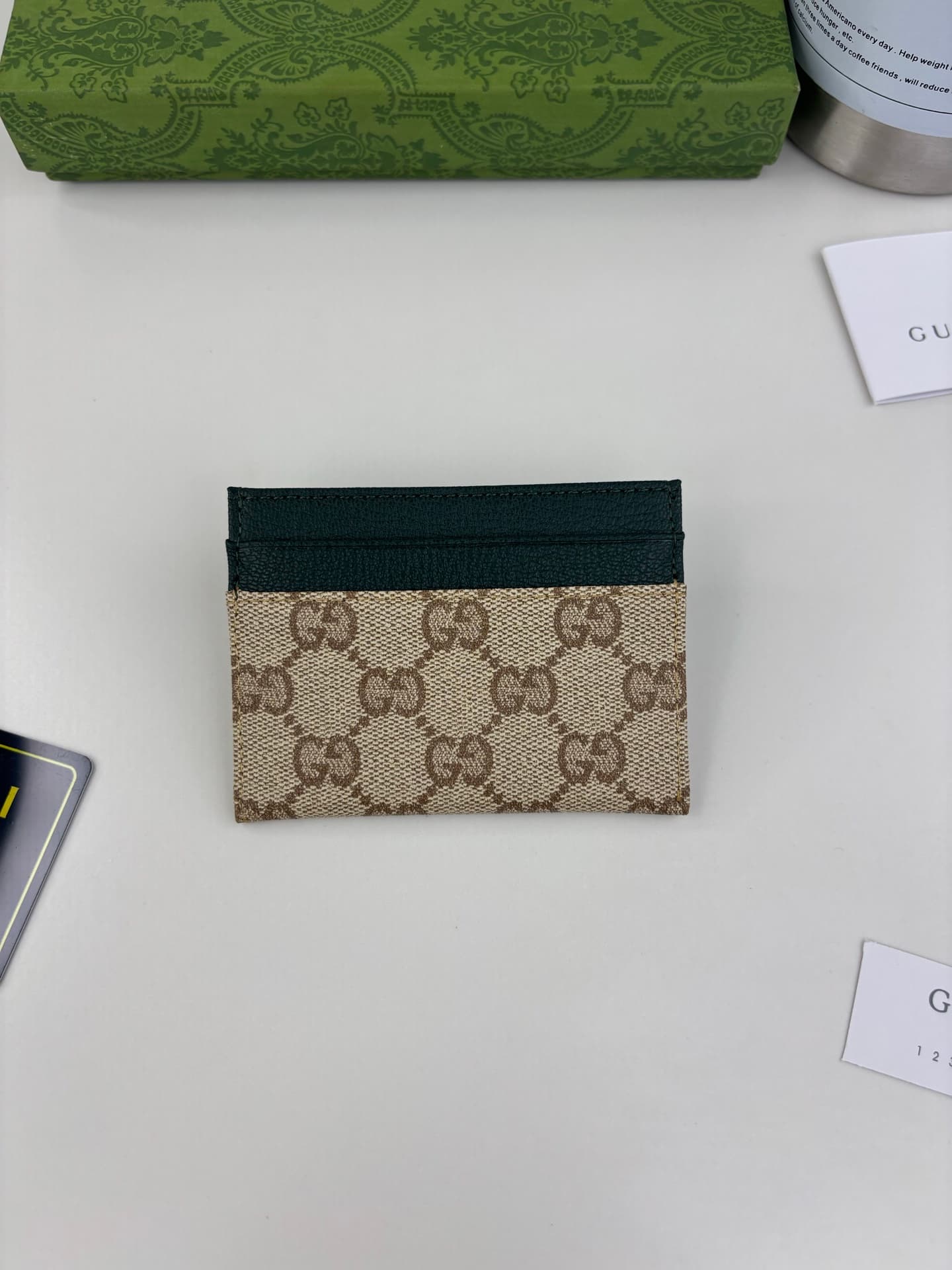 C3964 Generation Gucci explores the brand’s collectibles in depth, integrating designs from different generations into a cohesive aesthetic narrative. The Gucci Essence Classic collection is designed for a dynamic lifestyle. Each item features a lightweig — image 6