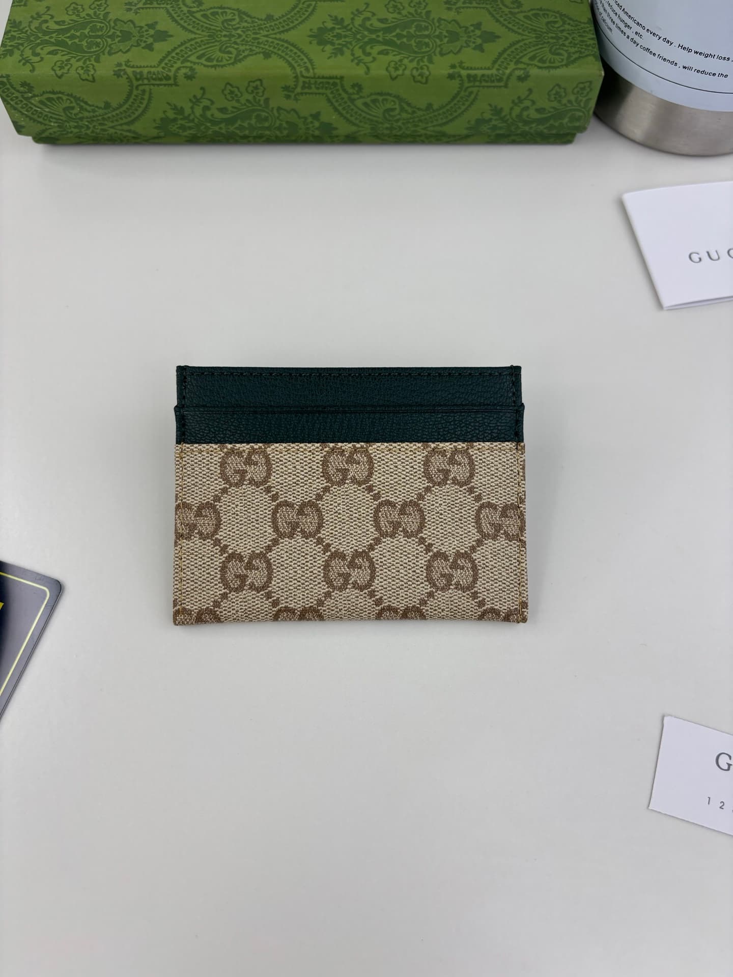 C3964 Generation Gucci explores the brand’s collectibles in depth, integrating designs from different generations into a cohesive aesthetic narrative. The Gucci Essence Classic collection is designed for a dynamic lifestyle. Each item features a lightweig — image 1