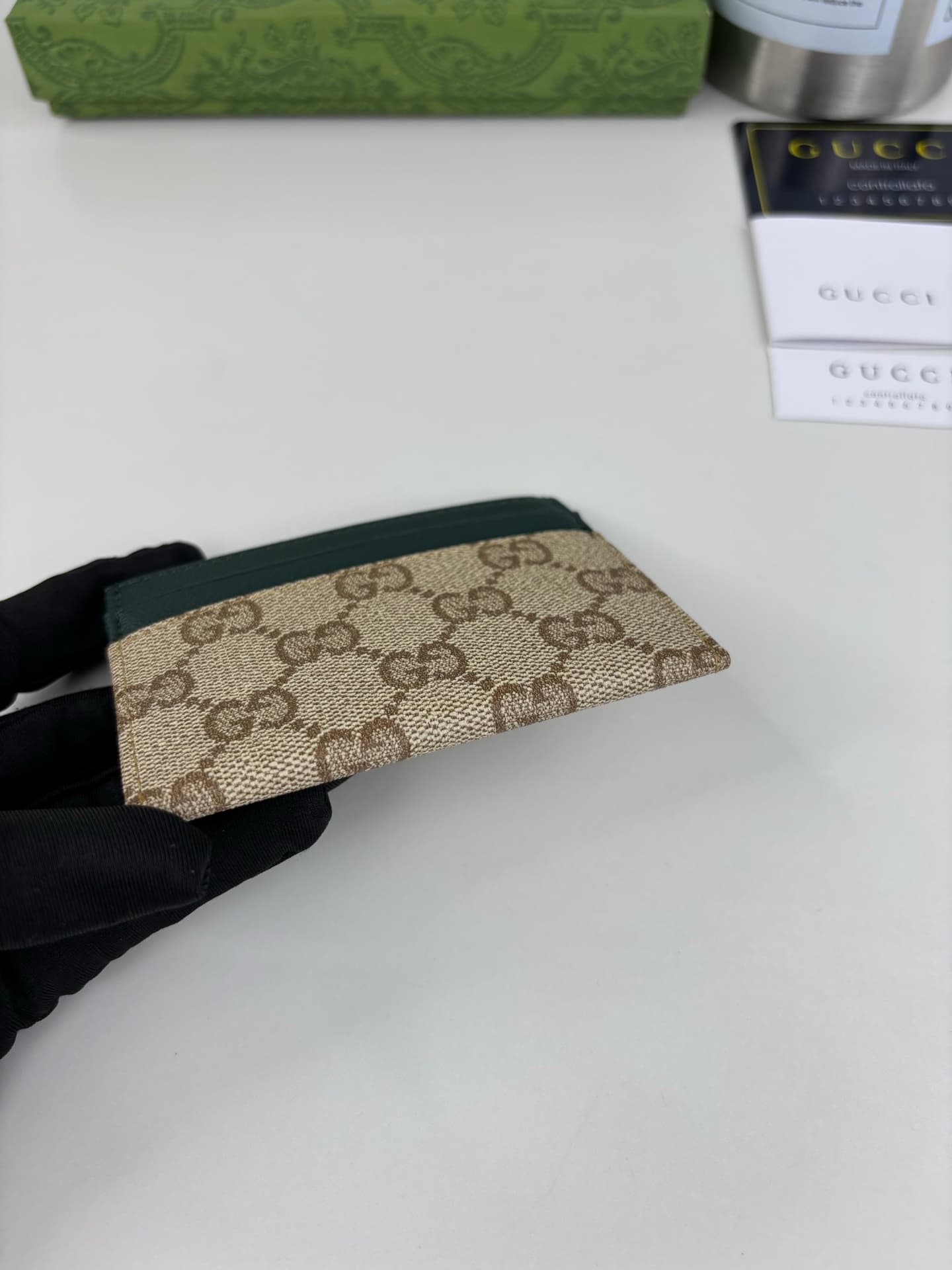 C3964 Generation Gucci explores the brand’s collectibles in depth, integrating designs from different generations into a cohesive aesthetic narrative. The Gucci Essence Classic collection is designed for a dynamic lifestyle. Each item features a lightweig — image 3