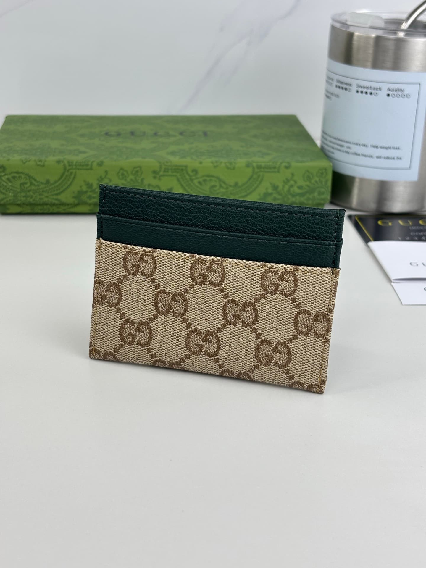C3964 Generation Gucci explores the brand’s collectibles in depth, integrating designs from different generations into a cohesive aesthetic narrative. The Gucci Essence Classic collection is designed for a dynamic lifestyle. Each item features a lightweig — image 5