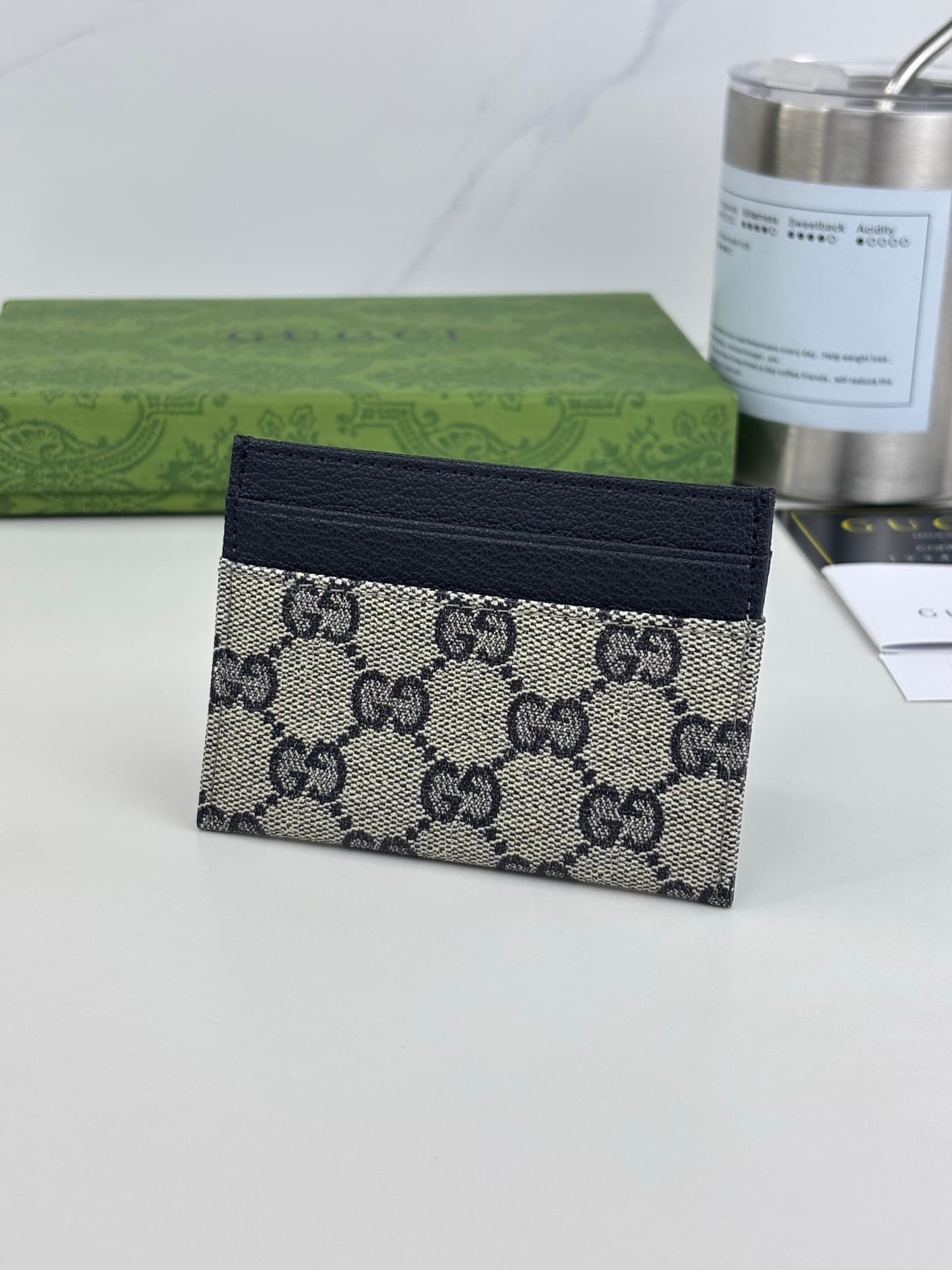 C3963 Generation Gucci explores the brand’s collectible elements in depth, blending designs from different generations into a cohesive aesthetic narrative. The Gucci Essence Classic collection is designed for a dynamic lifestyle. Each item features a ligh — image 5