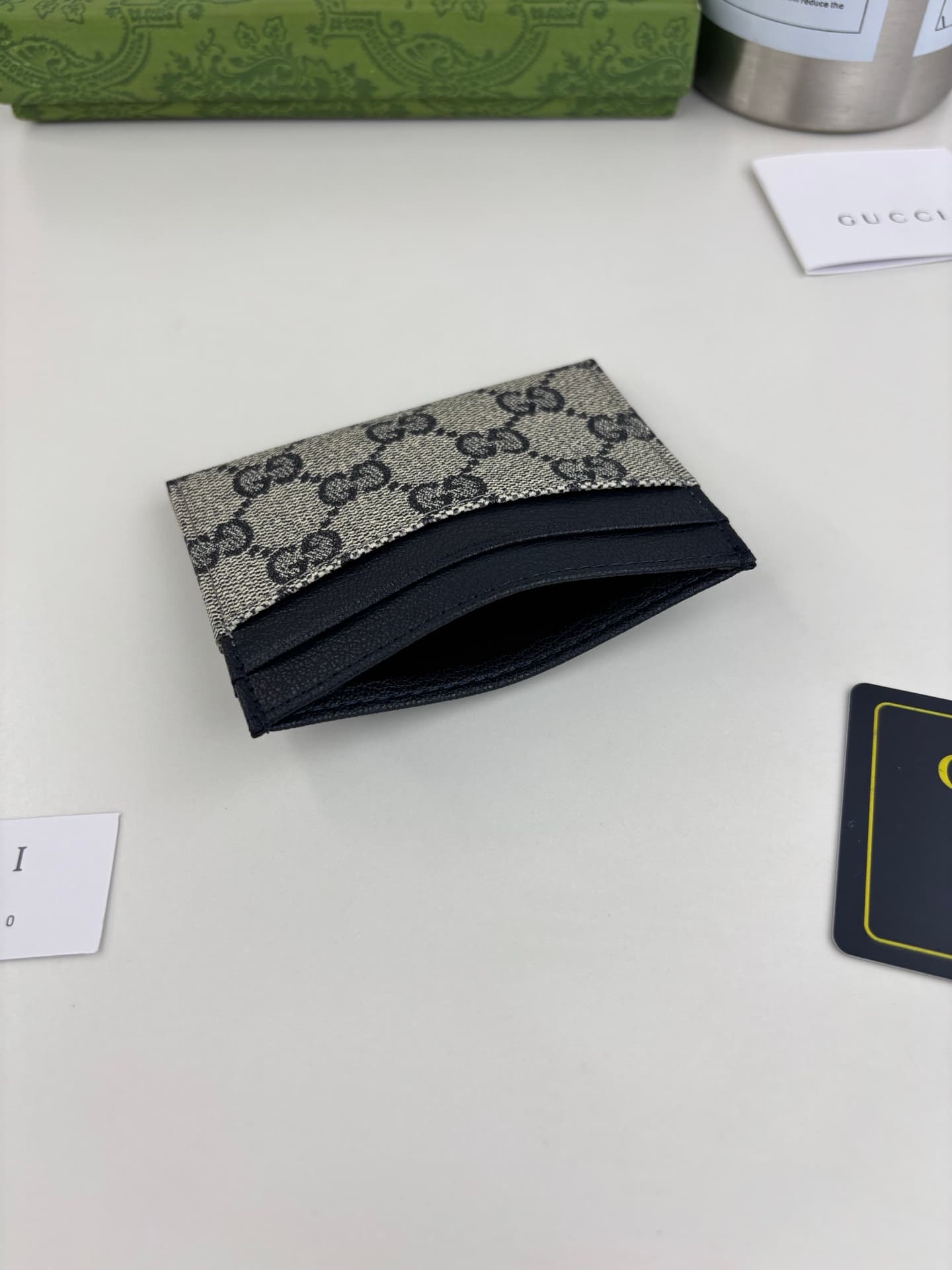 C3963 Generation Gucci explores the brand’s collectible elements in depth, blending designs from different generations into a cohesive aesthetic narrative. The Gucci Essence Classic collection is designed for a dynamic lifestyle. Each item features a ligh — image 4