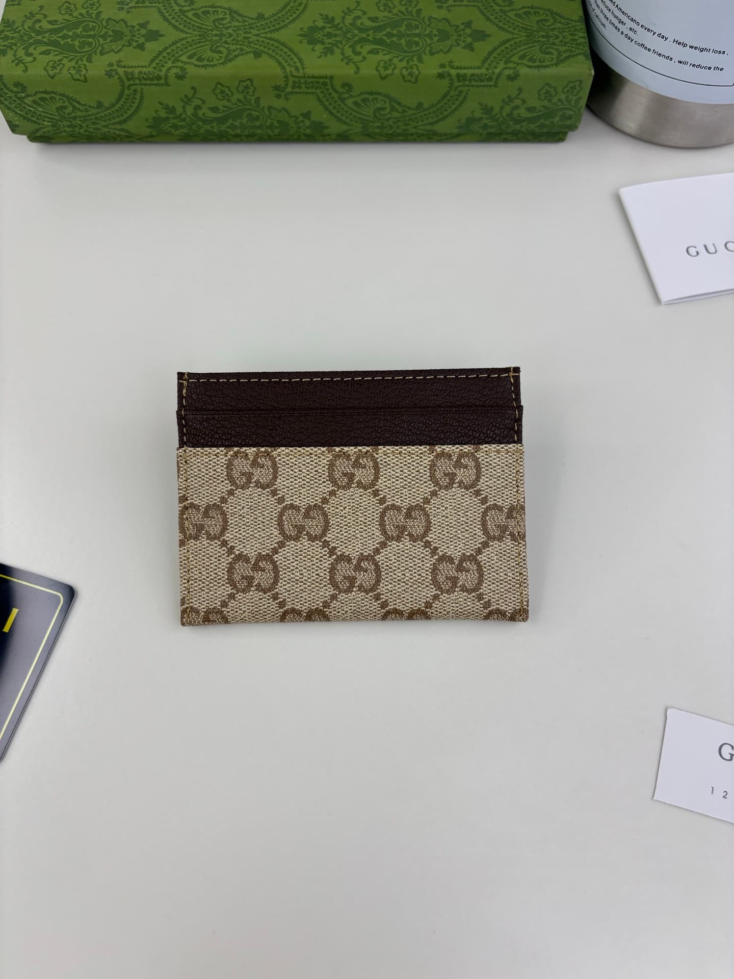 C3962 Generation Gucci explores deeply the brand’s collectible elements, blending designs from different generations into a cohesive aesthetic narrative. The Gucci Essence Classic collection is designed for a dynamic lifestyle. Each item features a lightw — image 6