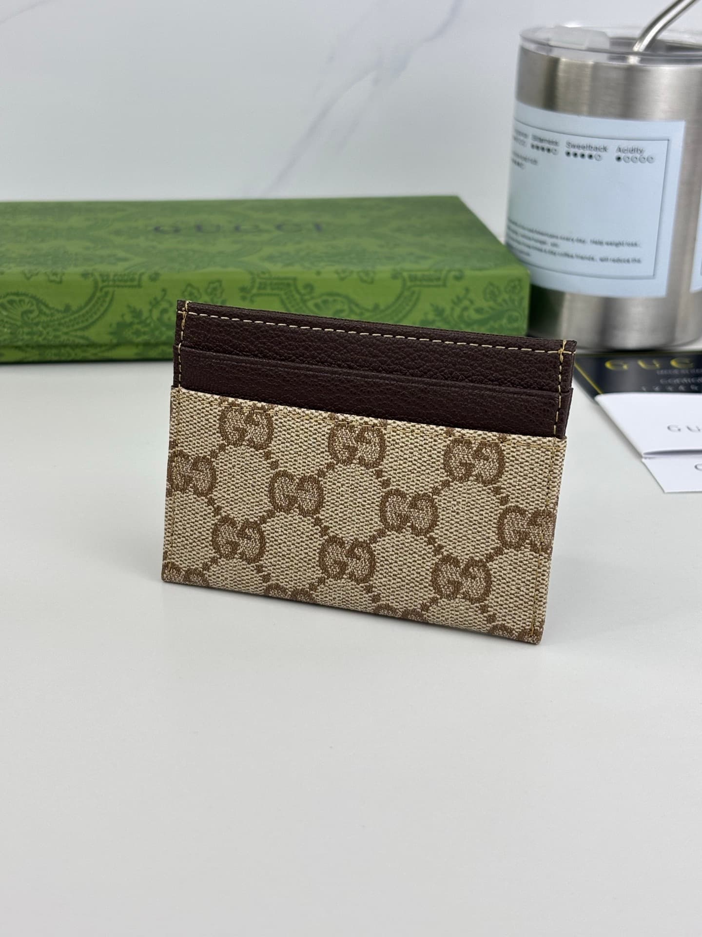 C3962 Generation Gucci explores deeply the brand’s collectible elements, blending designs from different generations into a cohesive aesthetic narrative. The Gucci Essence Classic collection is designed for a dynamic lifestyle. Each item features a lightw — image 5