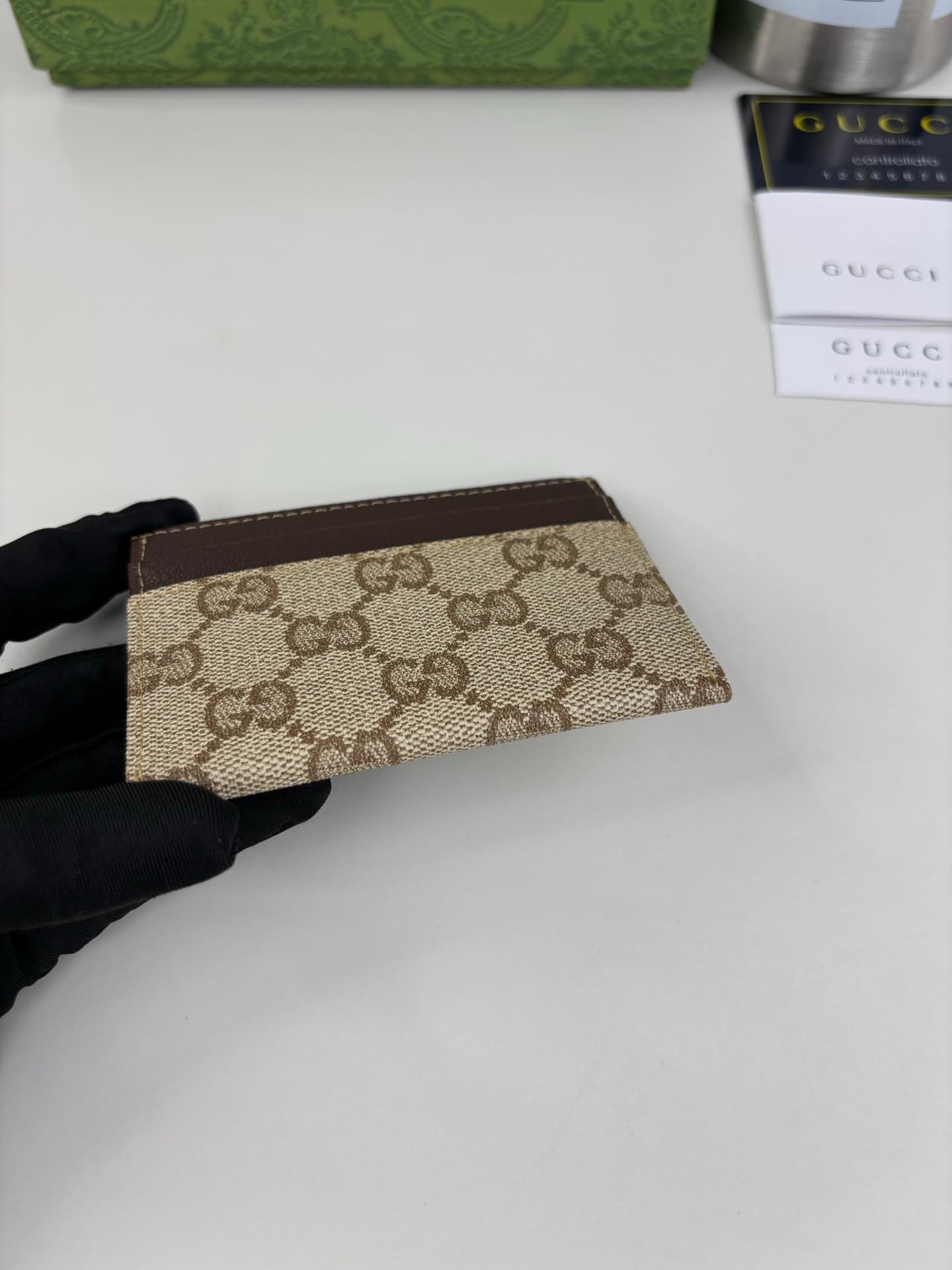 C3962 Generation Gucci explores deeply the brand’s collectible elements, blending designs from different generations into a cohesive aesthetic narrative. The Gucci Essence Classic collection is designed for a dynamic lifestyle. Each item features a lightw — image 3