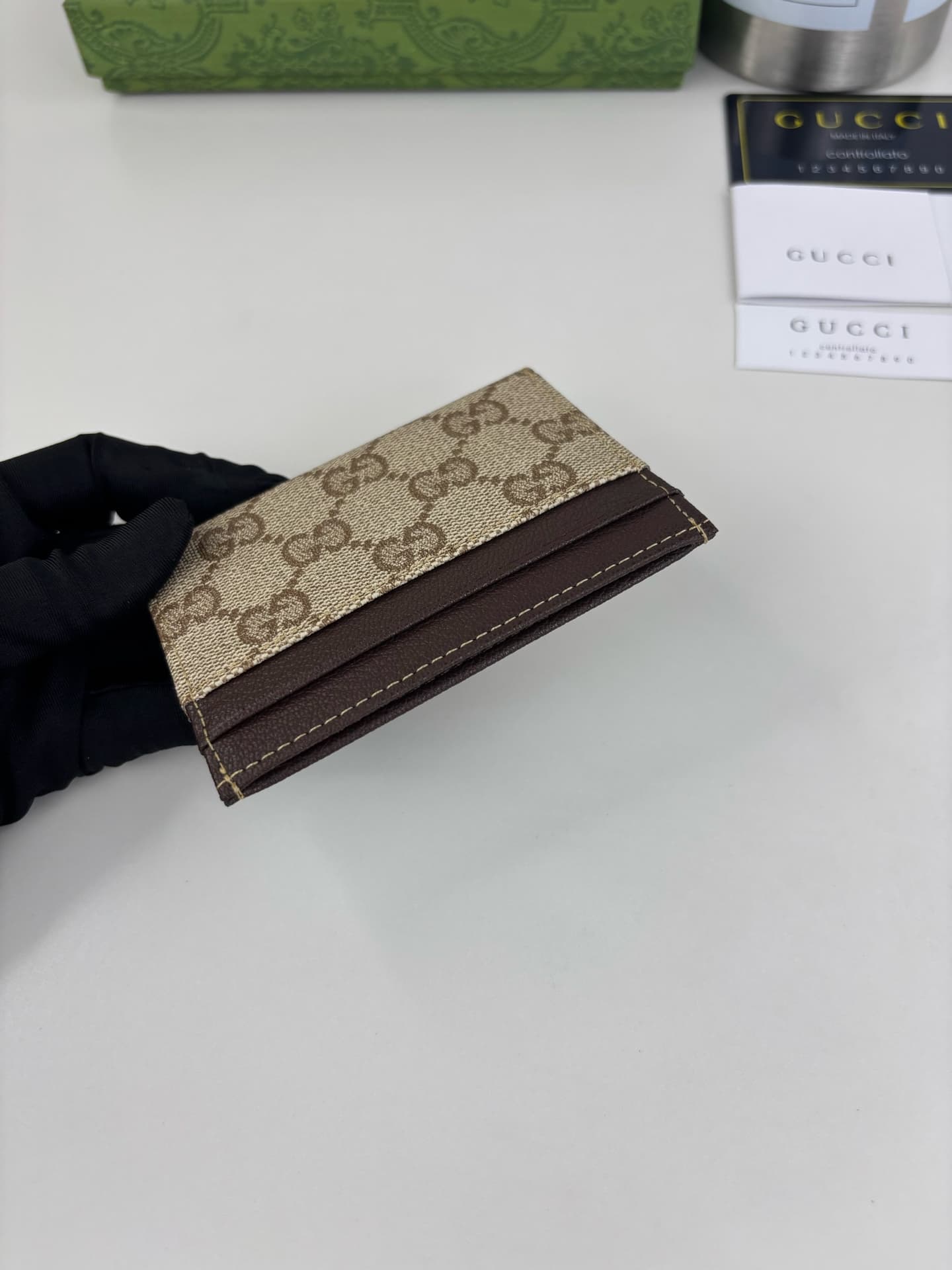 C3962 Generation Gucci explores deeply the brand’s collectible elements, blending designs from different generations into a cohesive aesthetic narrative. The Gucci Essence Classic collection is designed for a dynamic lifestyle. Each item features a lightw — image 2