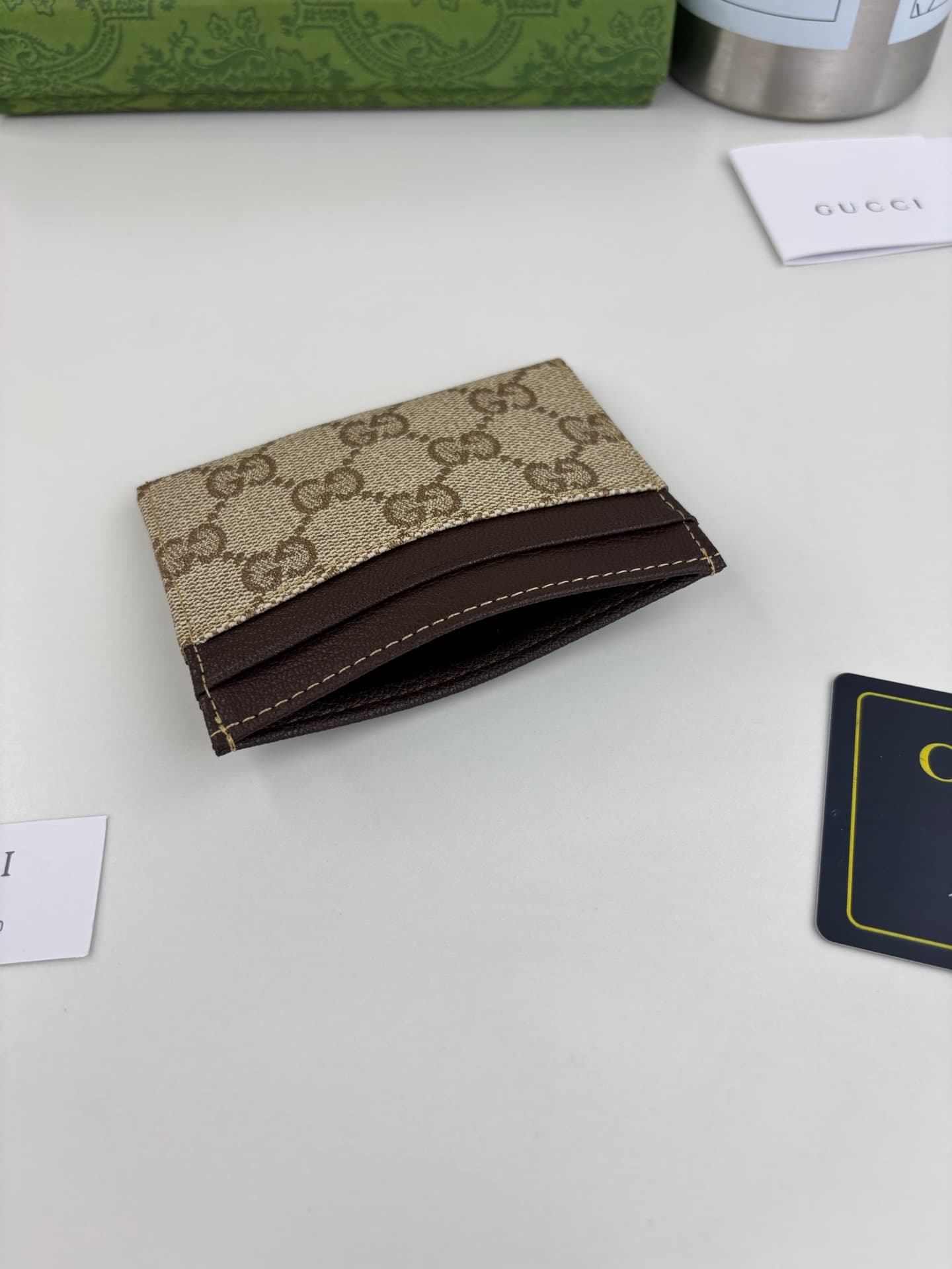 C3962 Generation Gucci explores deeply the brand’s collectible elements, blending designs from different generations into a cohesive aesthetic narrative. The Gucci Essence Classic collection is designed for a dynamic lifestyle. Each item features a lightw — image 4