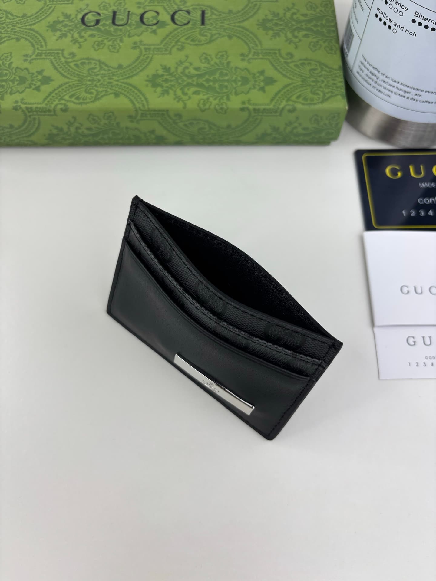 C3961 Generation Gucci explores deeply the brand’s collectible elements, blending designs from different generations into a cohesive aesthetic narrative. The Gucci Essence Classic collection is designed for a dynamic lifestyle. Each item features a lightw — image 4